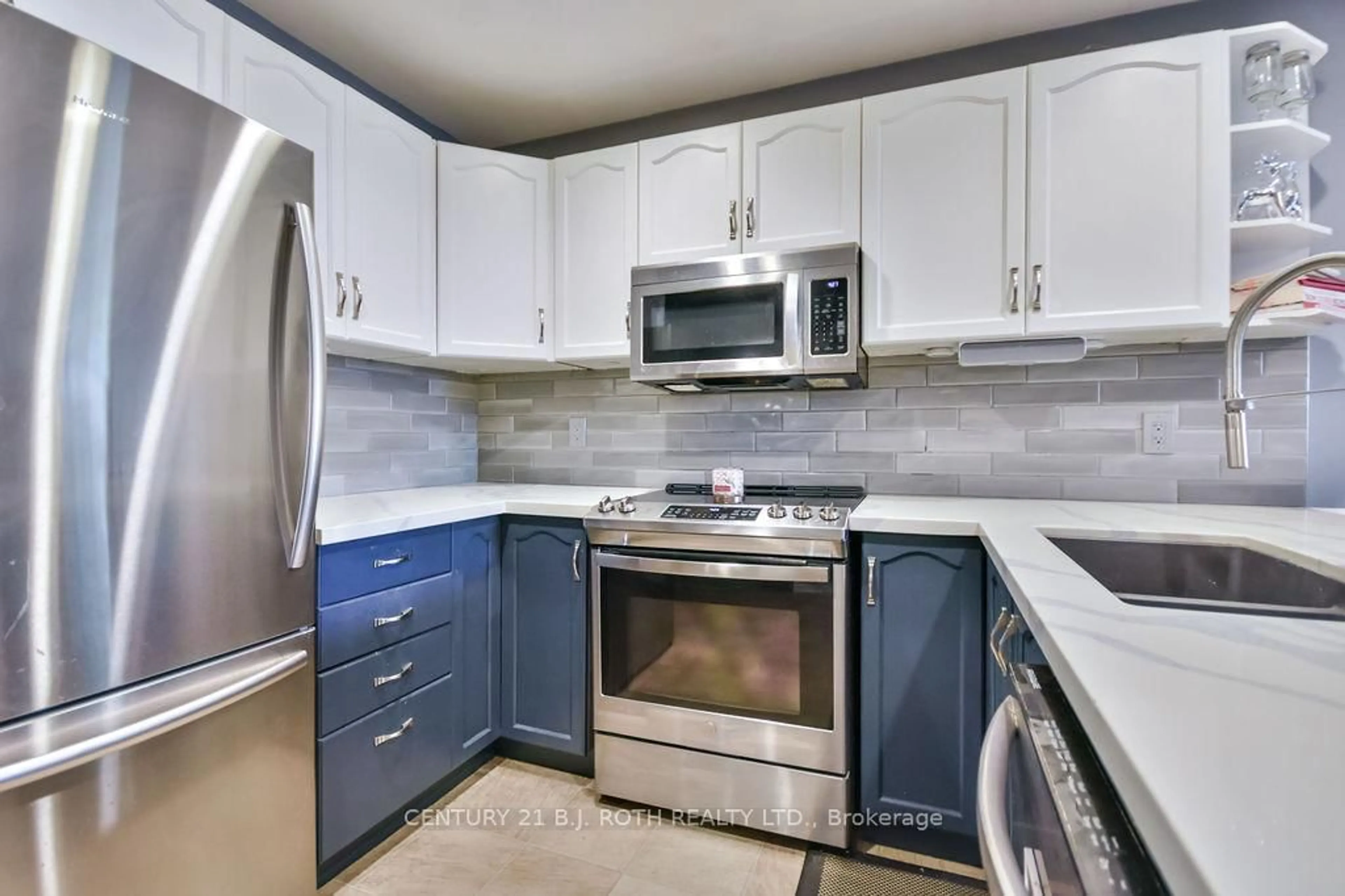 Standard kitchen, unknown for 56 Monique Cres, Barrie Ontario L4M 6Y4