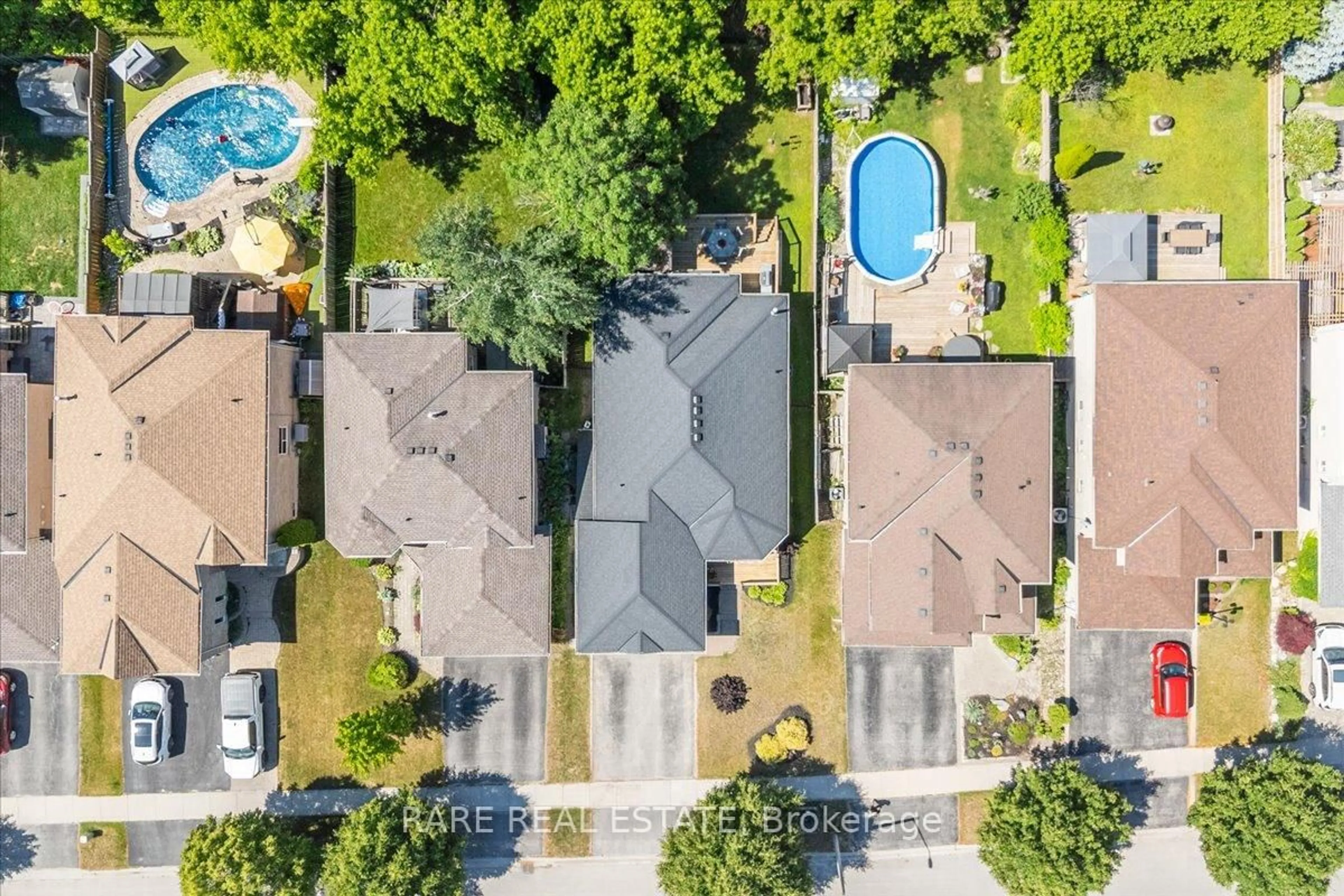A pic from outside/outdoor area/front of a property/back of a property/a pic from drone, street for 115 Nicholson Dr, Barrie Ontario L4N 0B2