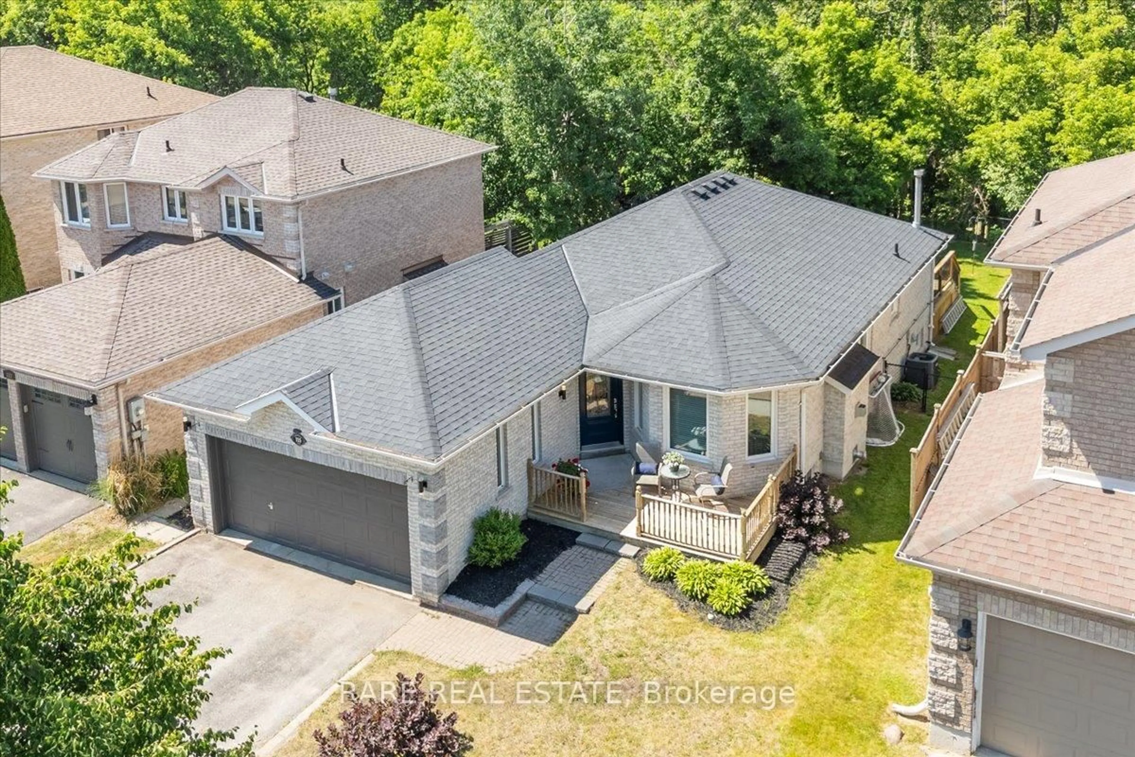 A pic from outside/outdoor area/front of a property/back of a property/a pic from drone, street for 115 Nicholson Dr, Barrie Ontario L4N 0B2