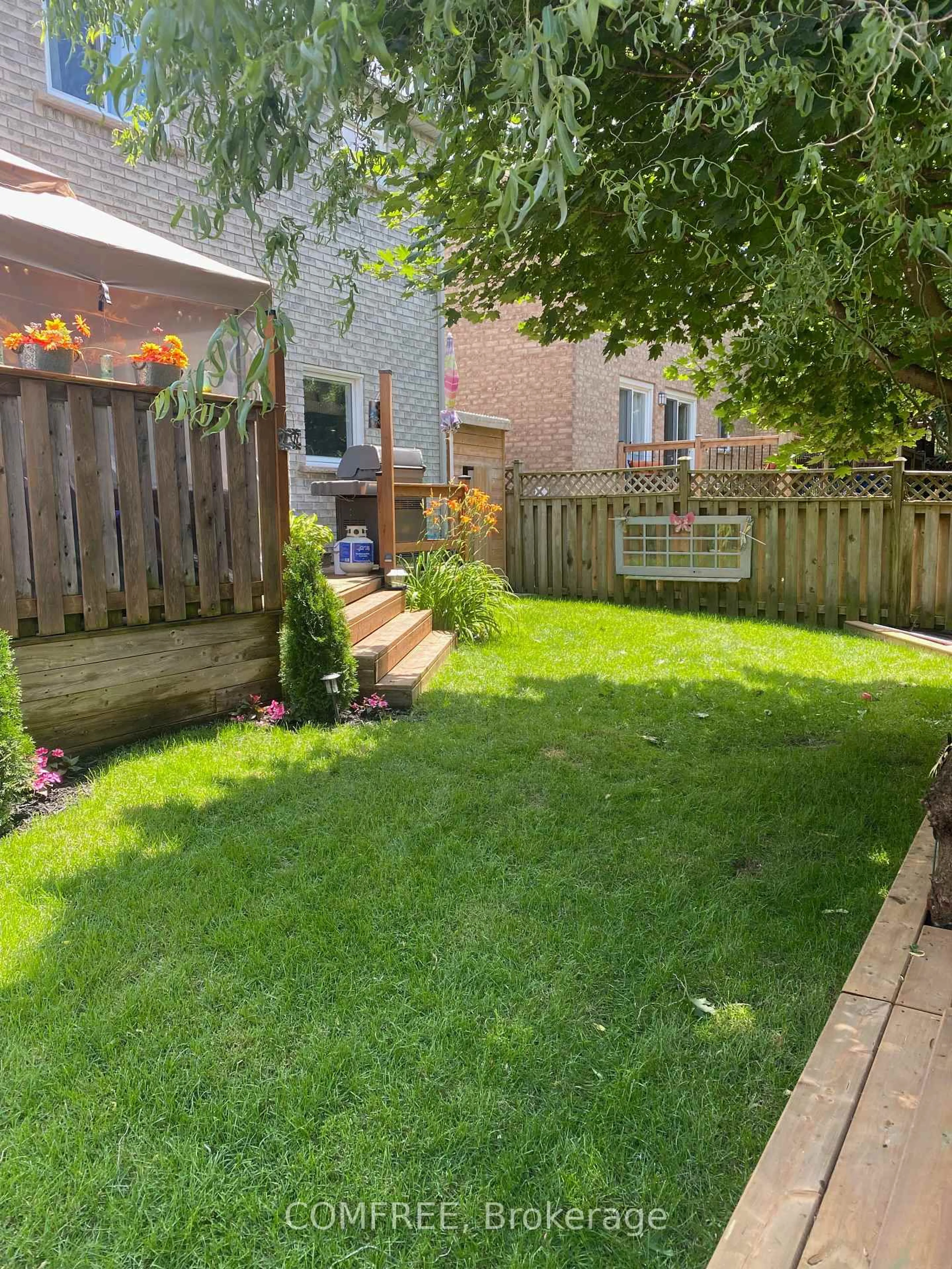 Patio, street for 61 Carruthers Cres, Barrie Ontario L4M 6A3