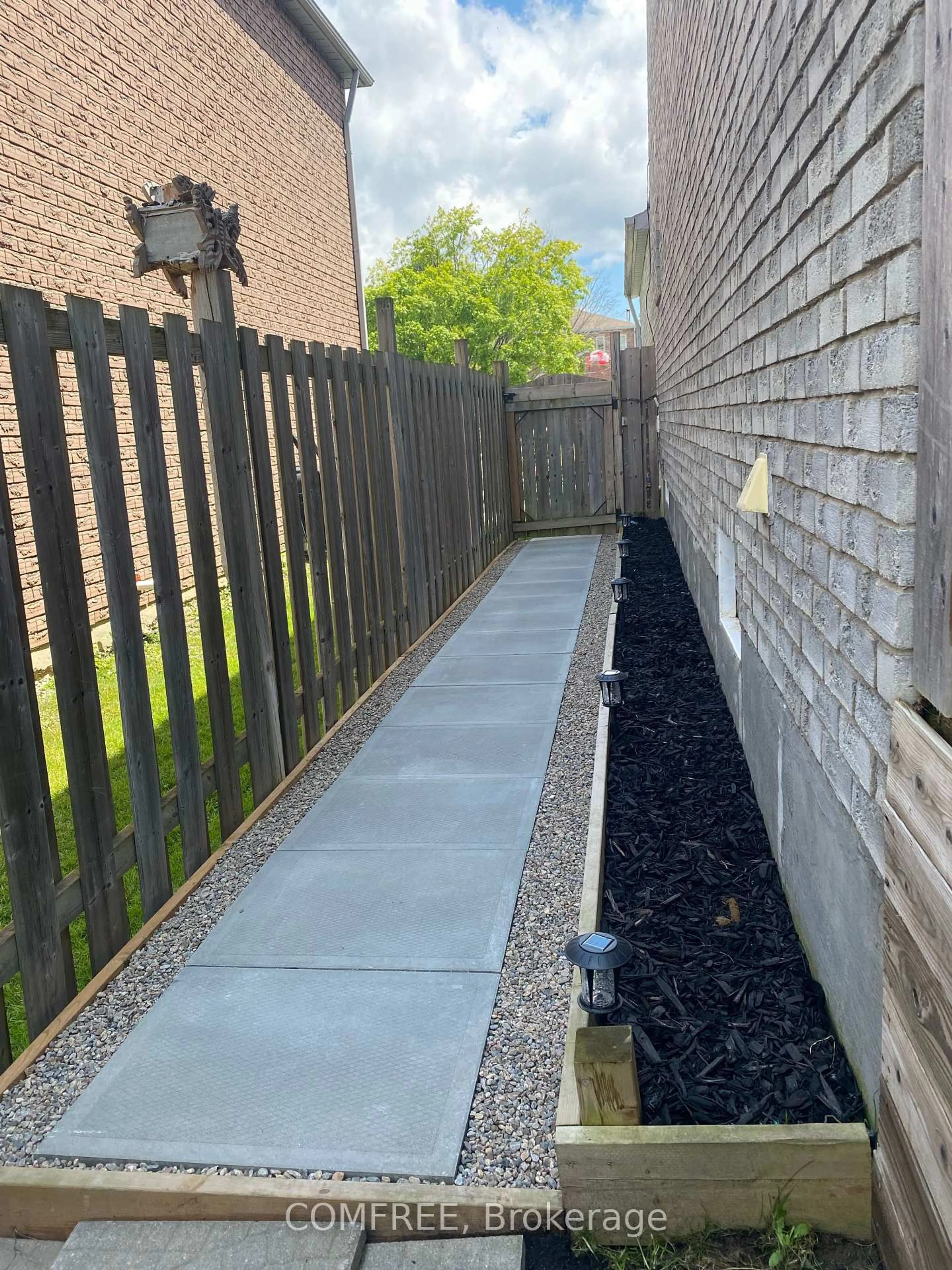 Patio, street for 61 Carruthers Cres, Barrie Ontario L4M 6A3