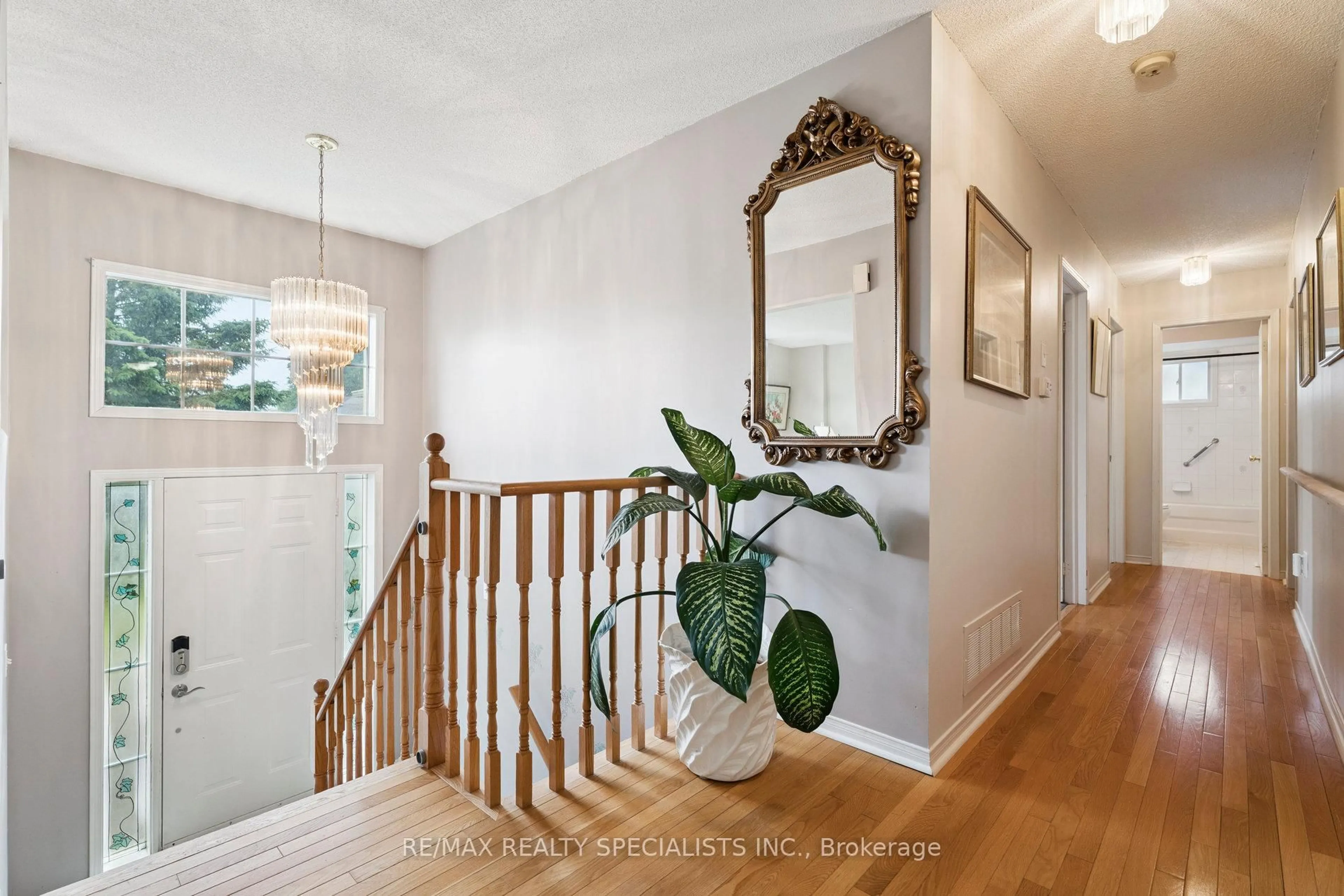 Indoor entryway for 62 Silver Birch Ave, Wasaga Beach Ontario L9Z 1M2