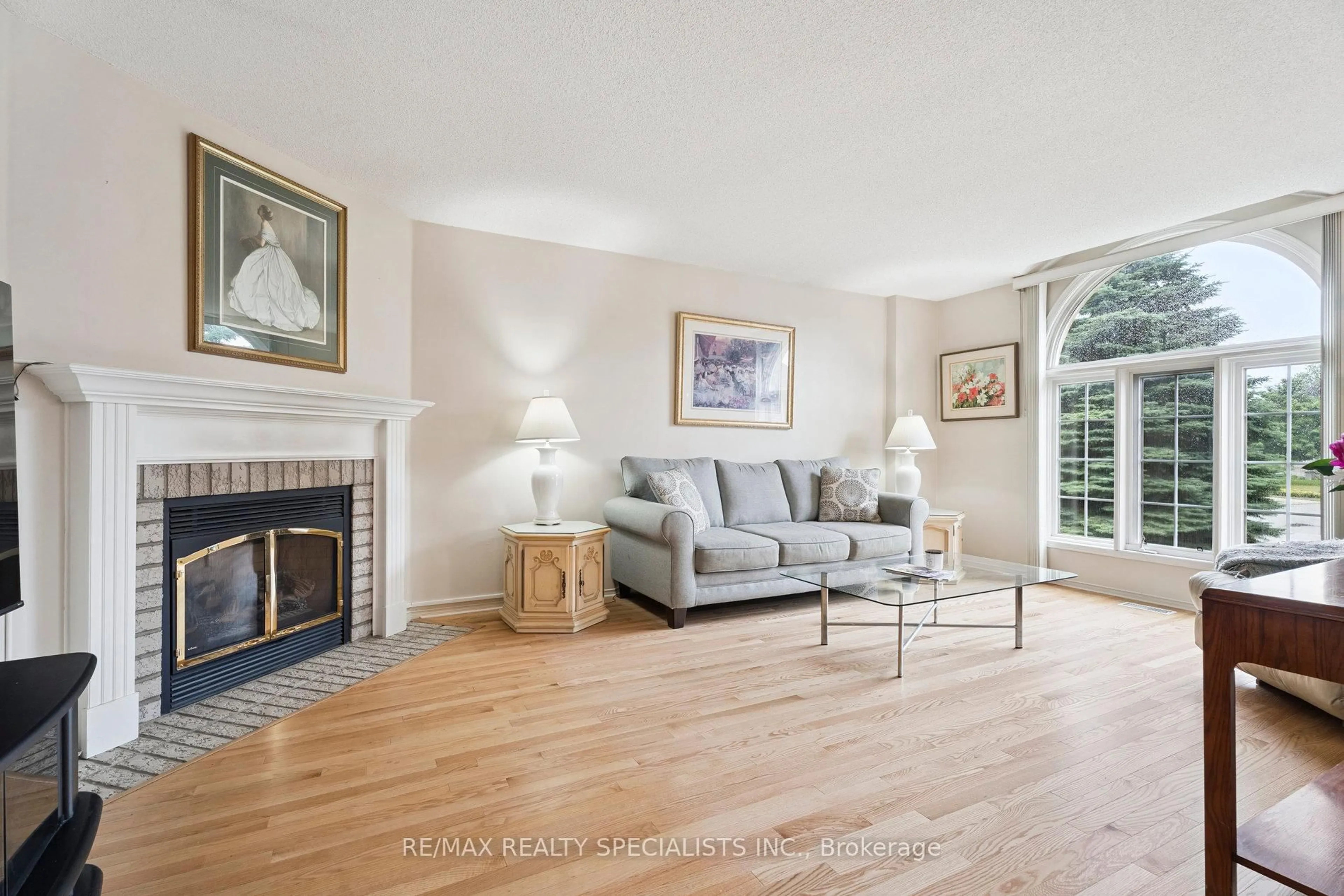 Living room with furniture, unknown for 62 Silver Birch Ave, Wasaga Beach Ontario L9Z 1M2