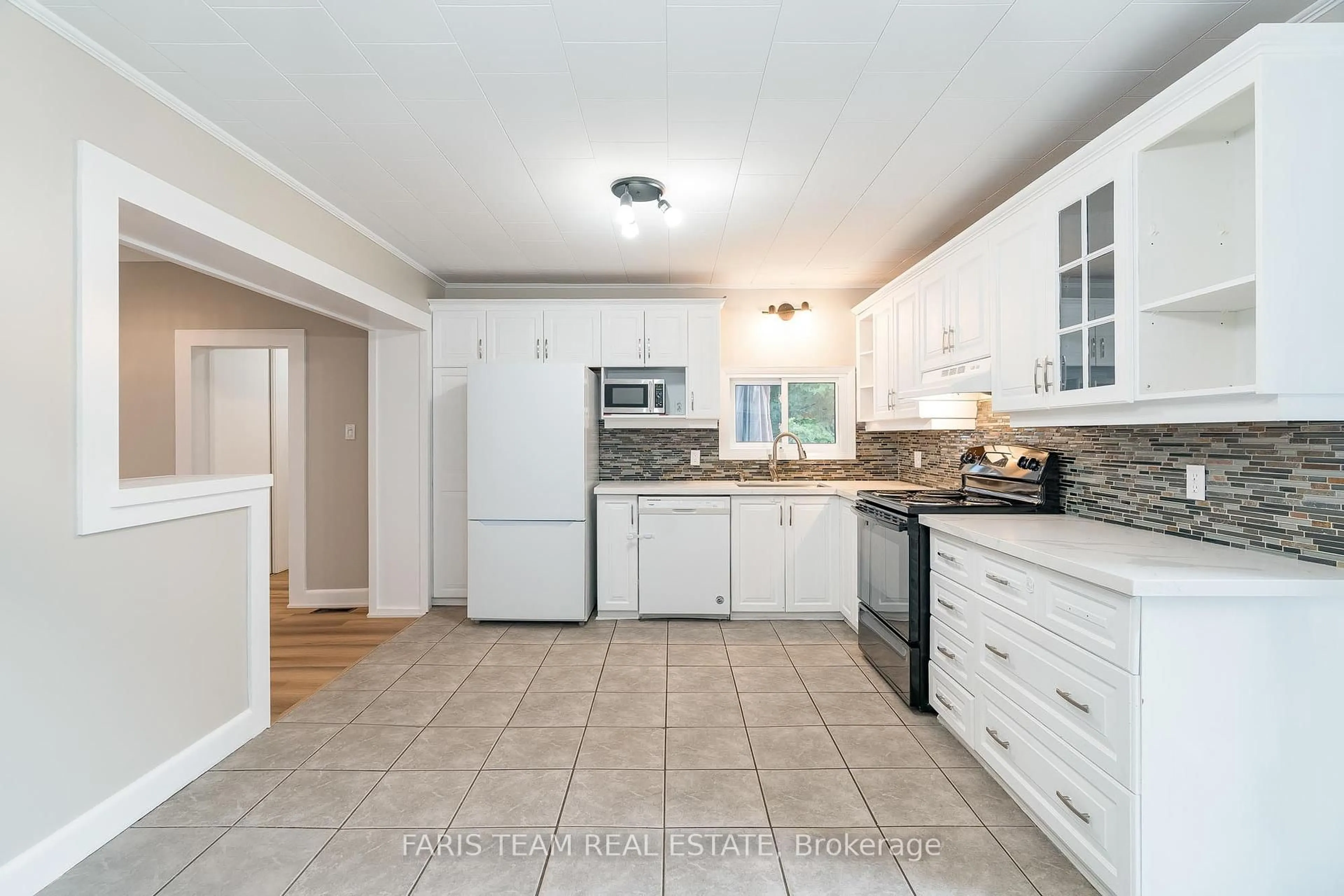 Unknown for 79 Poyntz St, Penetanguishene Ontario L9M 1N9