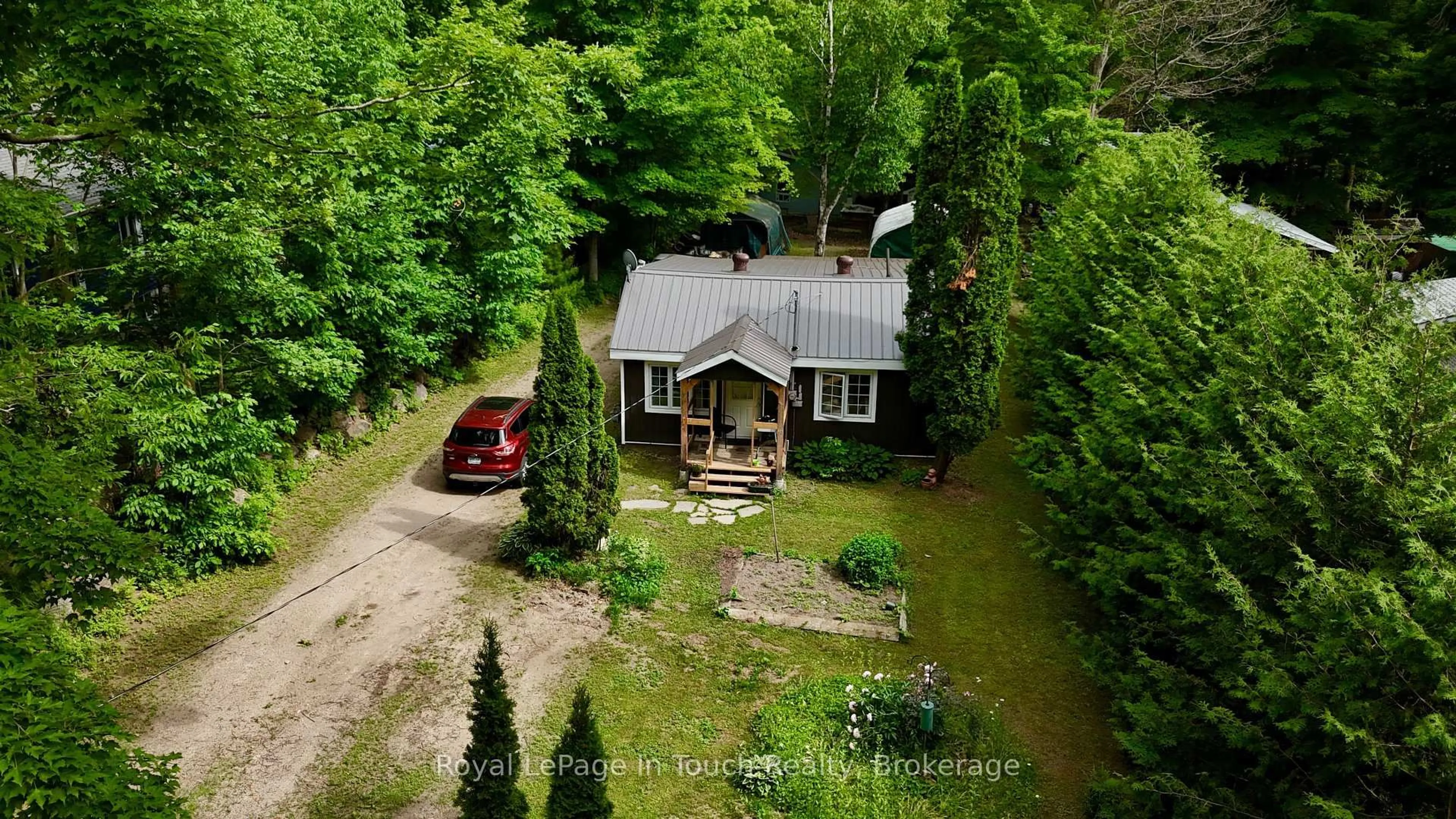 A pic from outside/outdoor area/front of a property/back of a property/a pic from drone, unknown for 19 Needle Rd, Tiny Ontario L9M 0B5