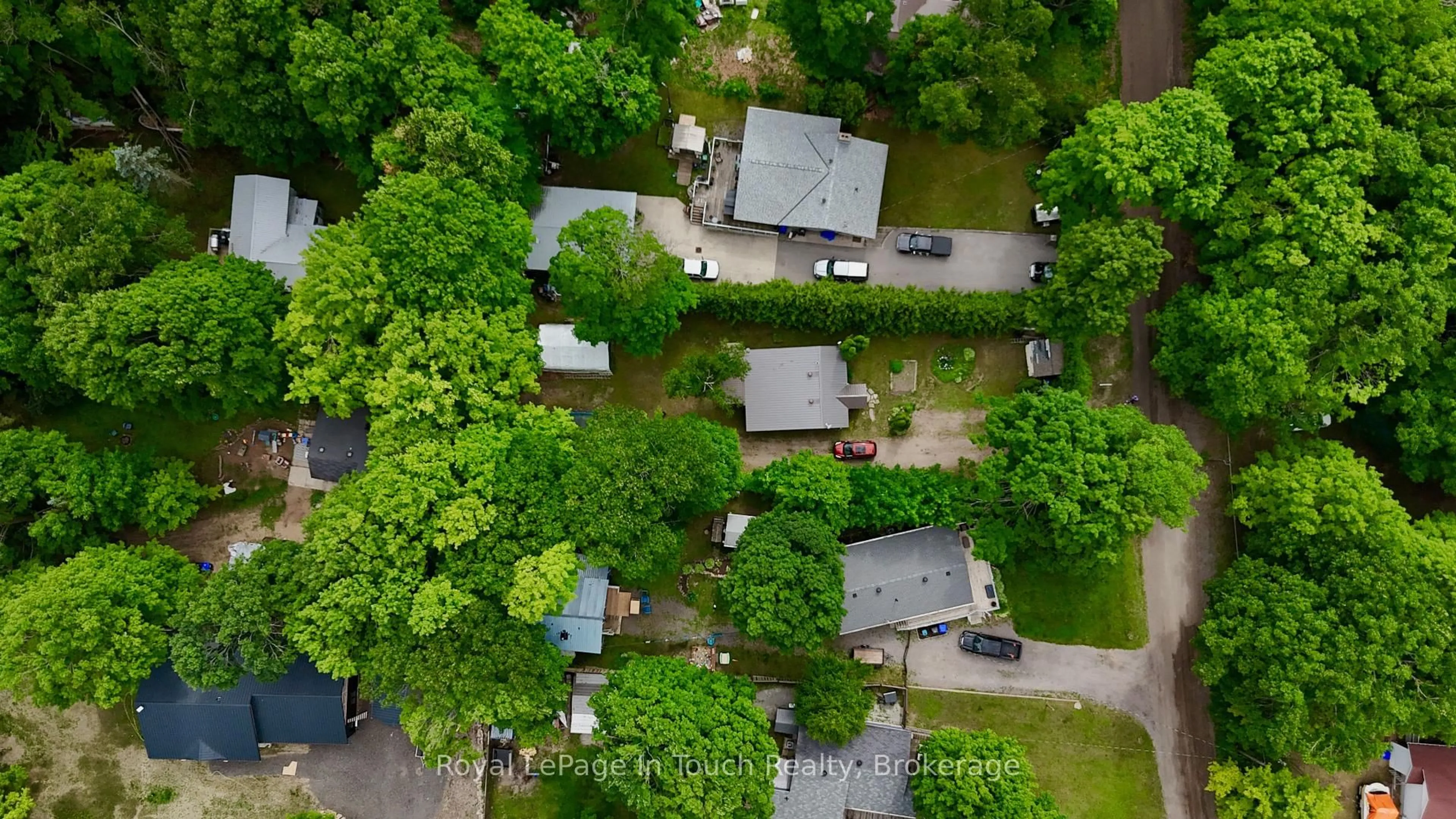 A pic from outside/outdoor area/front of a property/back of a property/a pic from drone, street for 19 Needle Rd, Tiny Ontario L9M 0B5