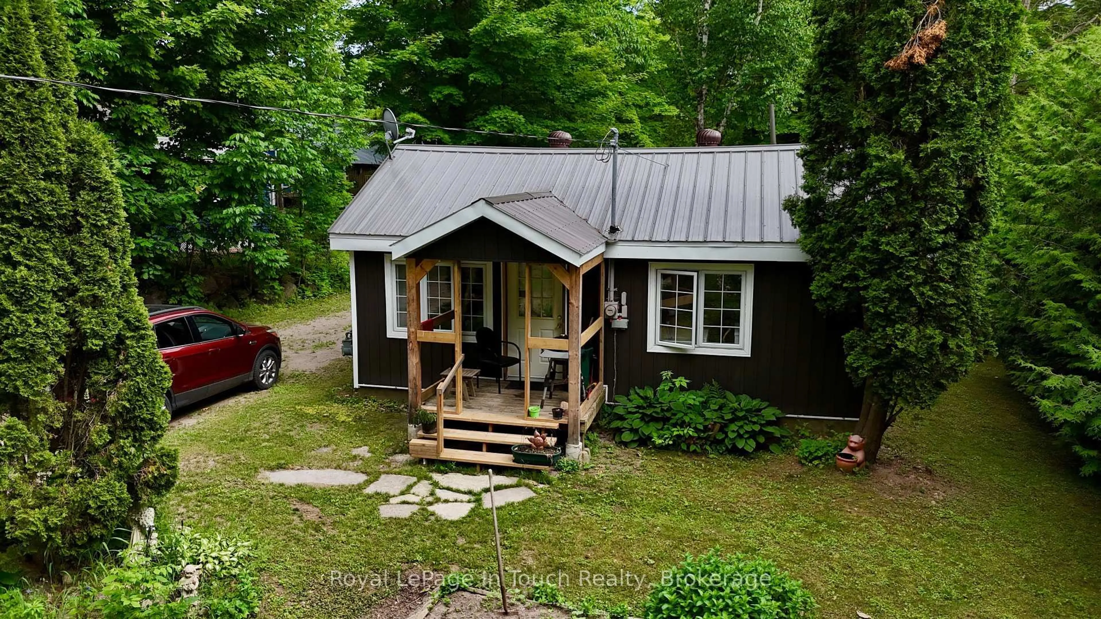 A pic from outside/outdoor area/front of a property/back of a property/a pic from drone, unknown for 19 Needle Rd, Tiny Ontario L9M 0B5