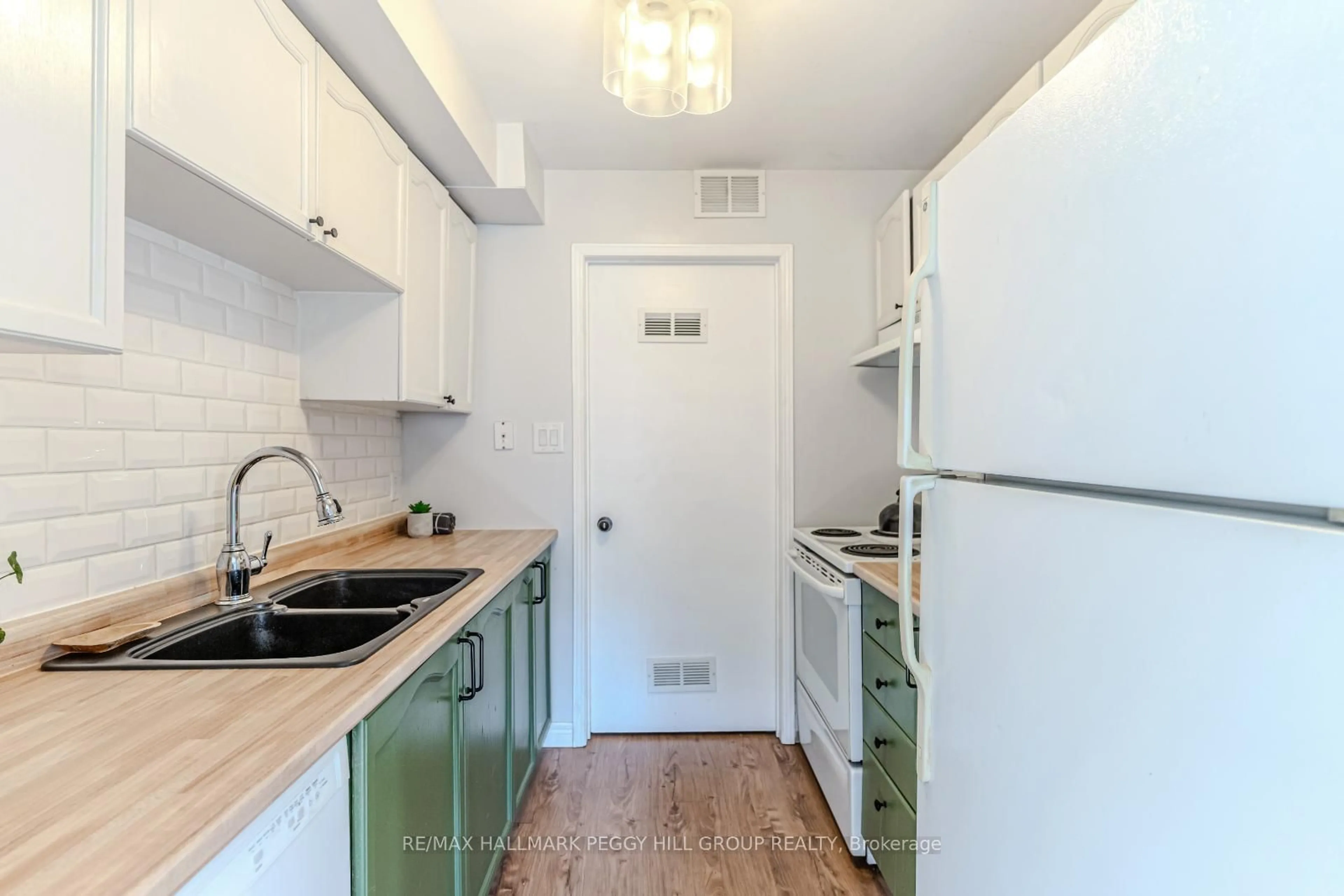 Standard kitchen, unknown for 502 Essa Rd #15, Barrie Ontario L4N 7L4