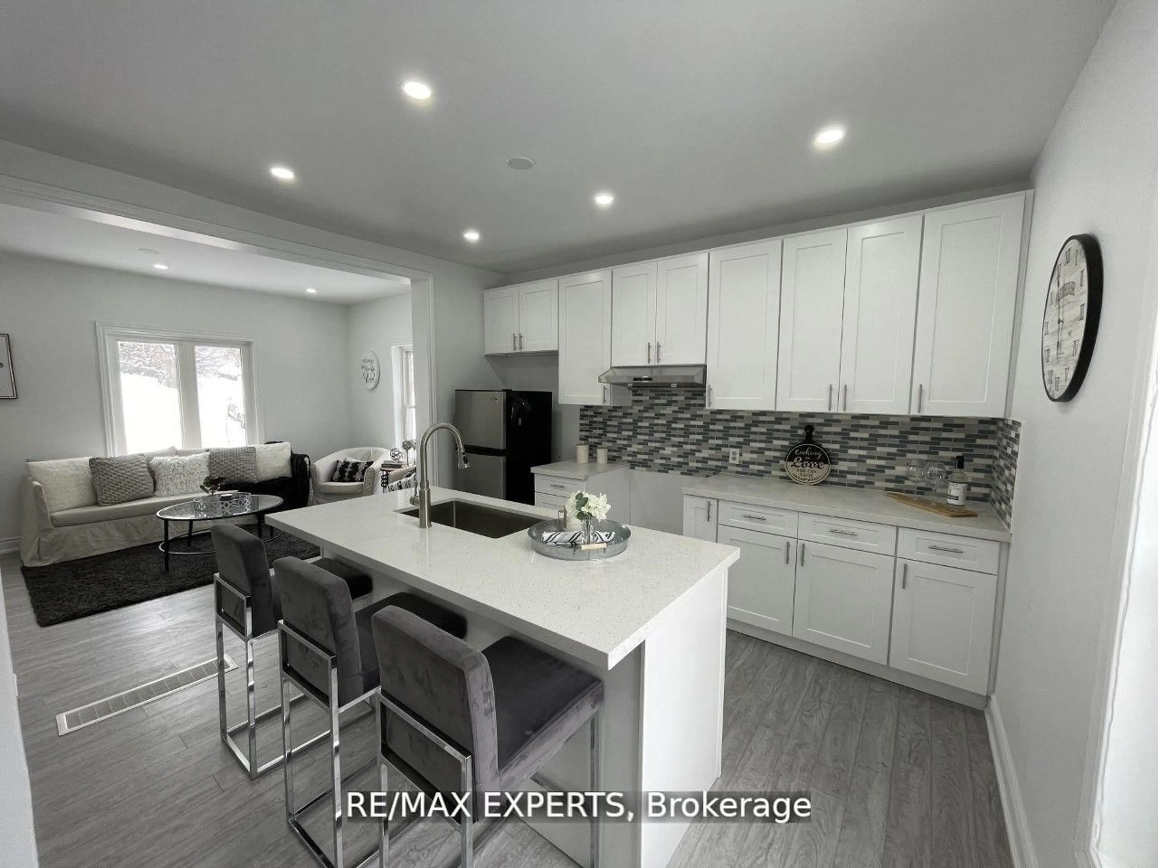 Open concept kitchen, ceramic/tile floor for 509 Nottingham St, Tay Ontario L0K 1R0