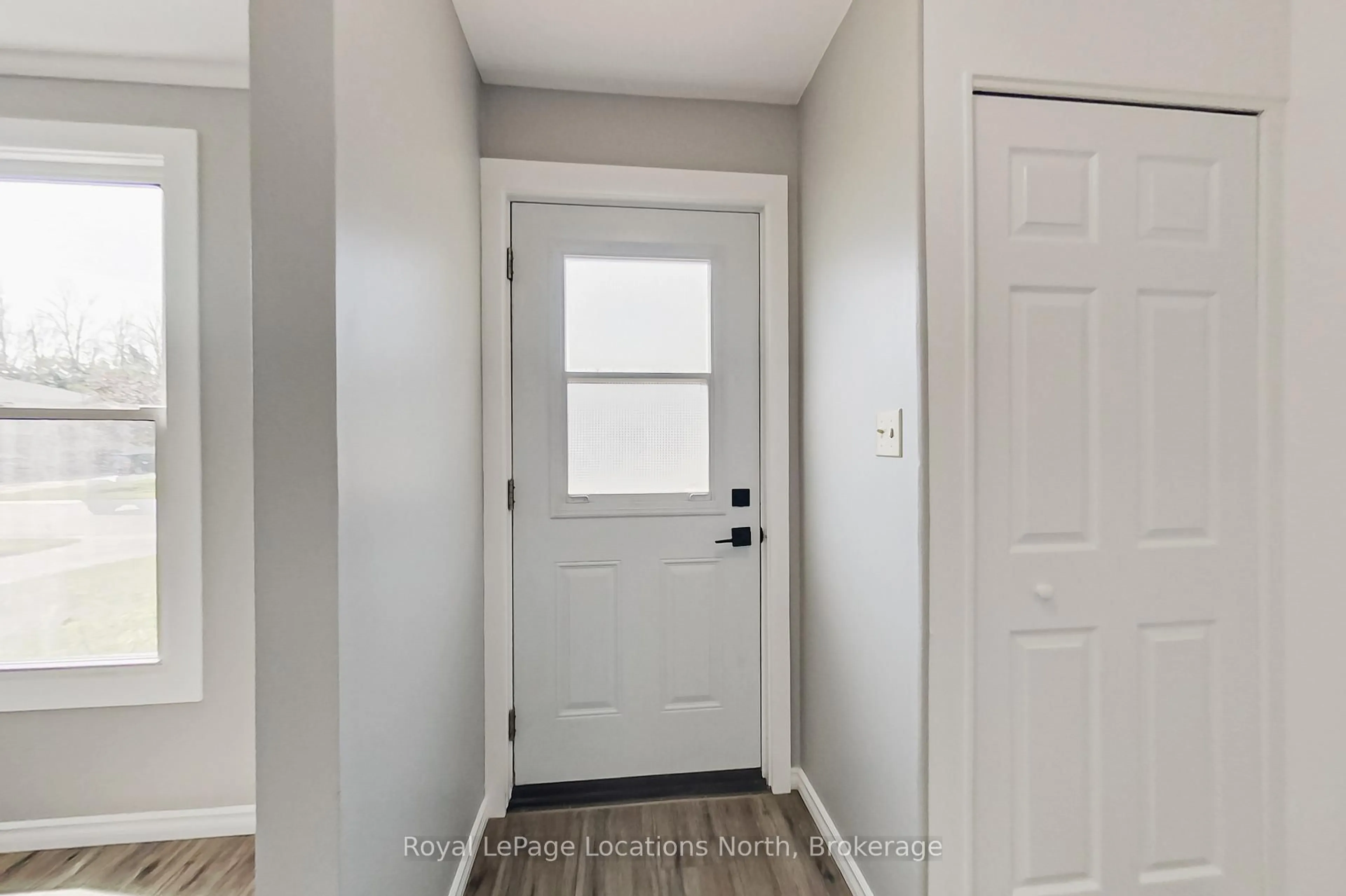 Indoor entryway for 510 Tenth St, Collingwood Ontario L9Y 2H3