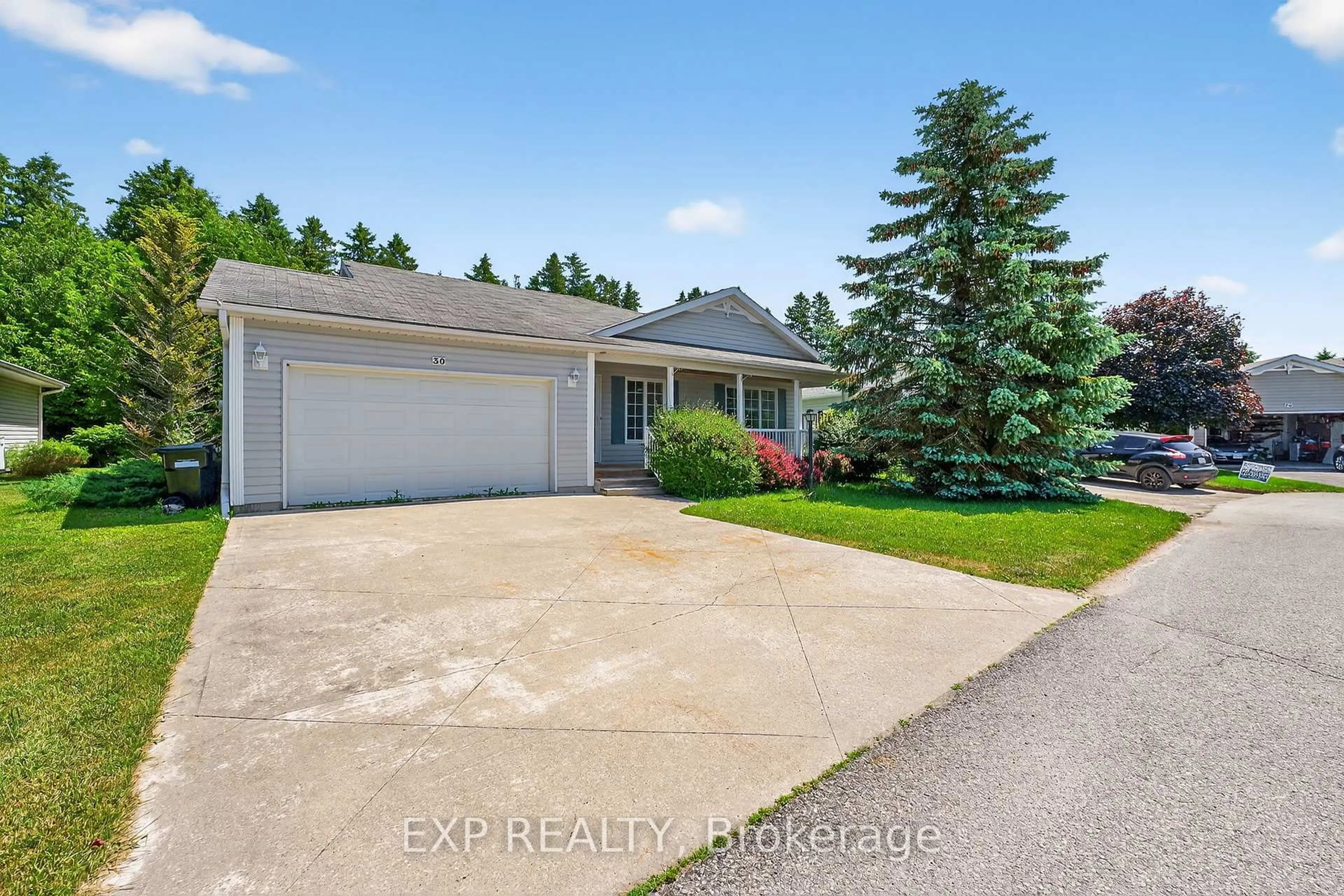 A pic from outside/outdoor area/front of a property/back of a property/a pic from drone, street for 30 Illinois Cres, Wasaga Beach Ontario L9Z 3A8