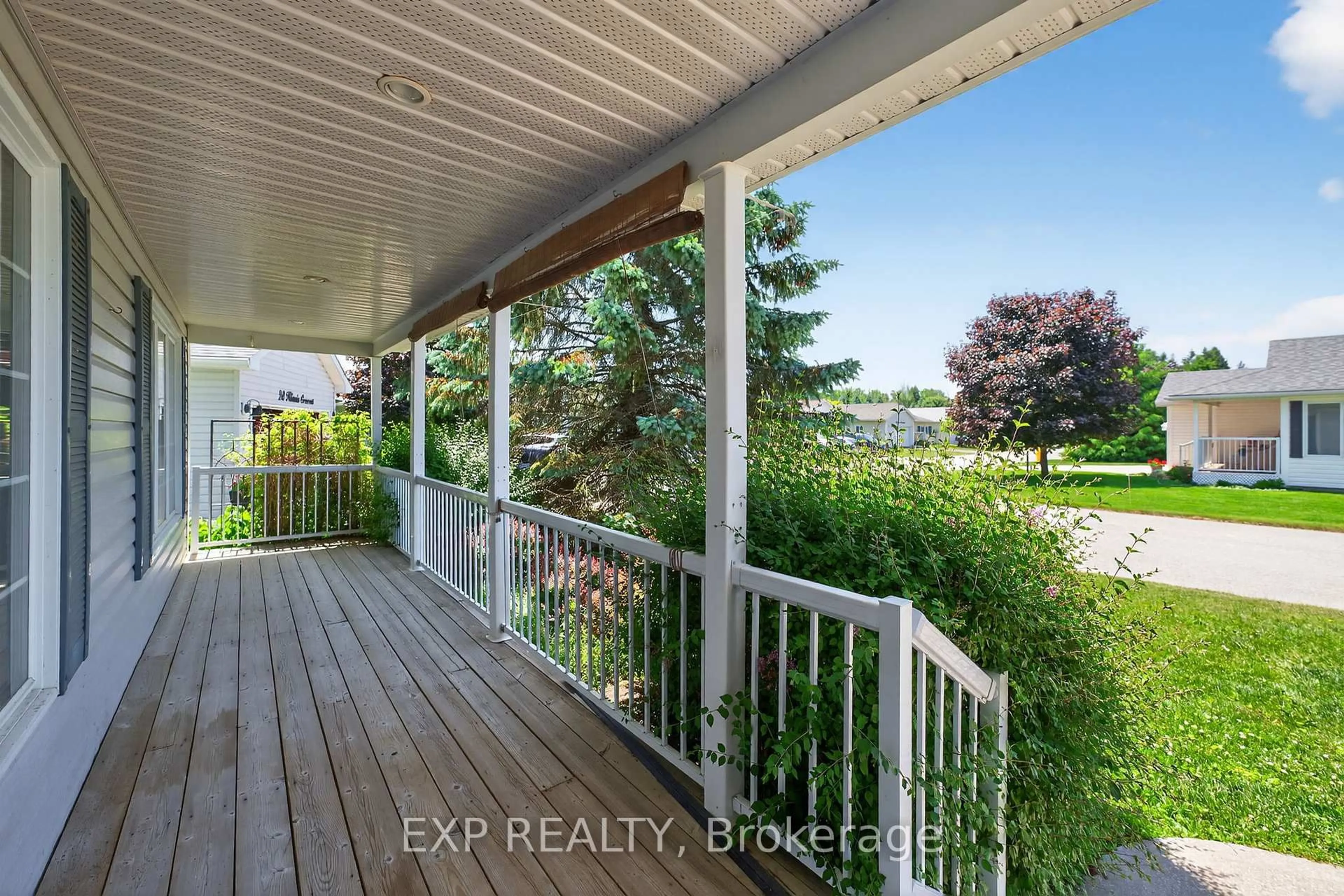 Patio, water/lake/river/ocean view for 30 Illinois Cres, Wasaga Beach Ontario L9Z 3A8