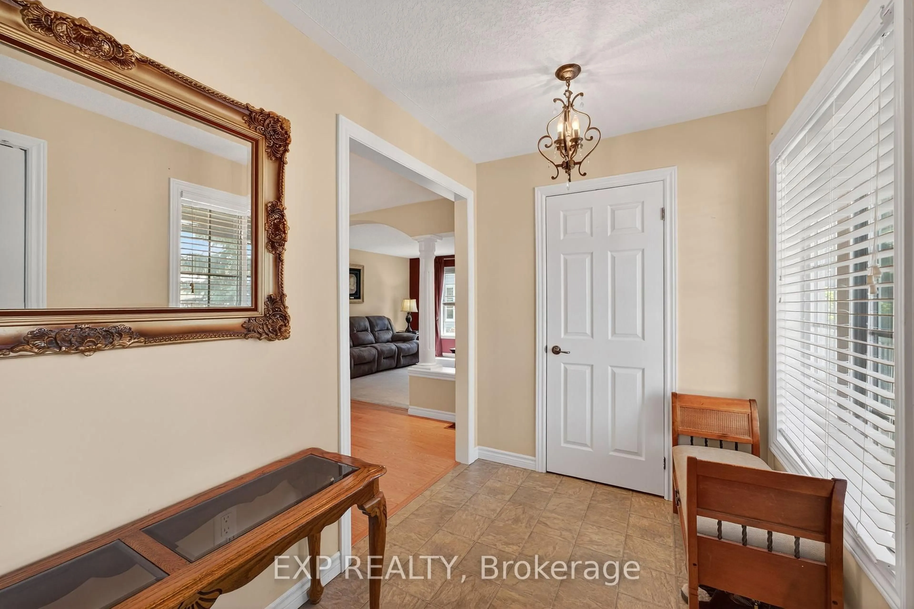 Indoor entryway for 30 Illinois Cres, Wasaga Beach Ontario L9Z 3A8