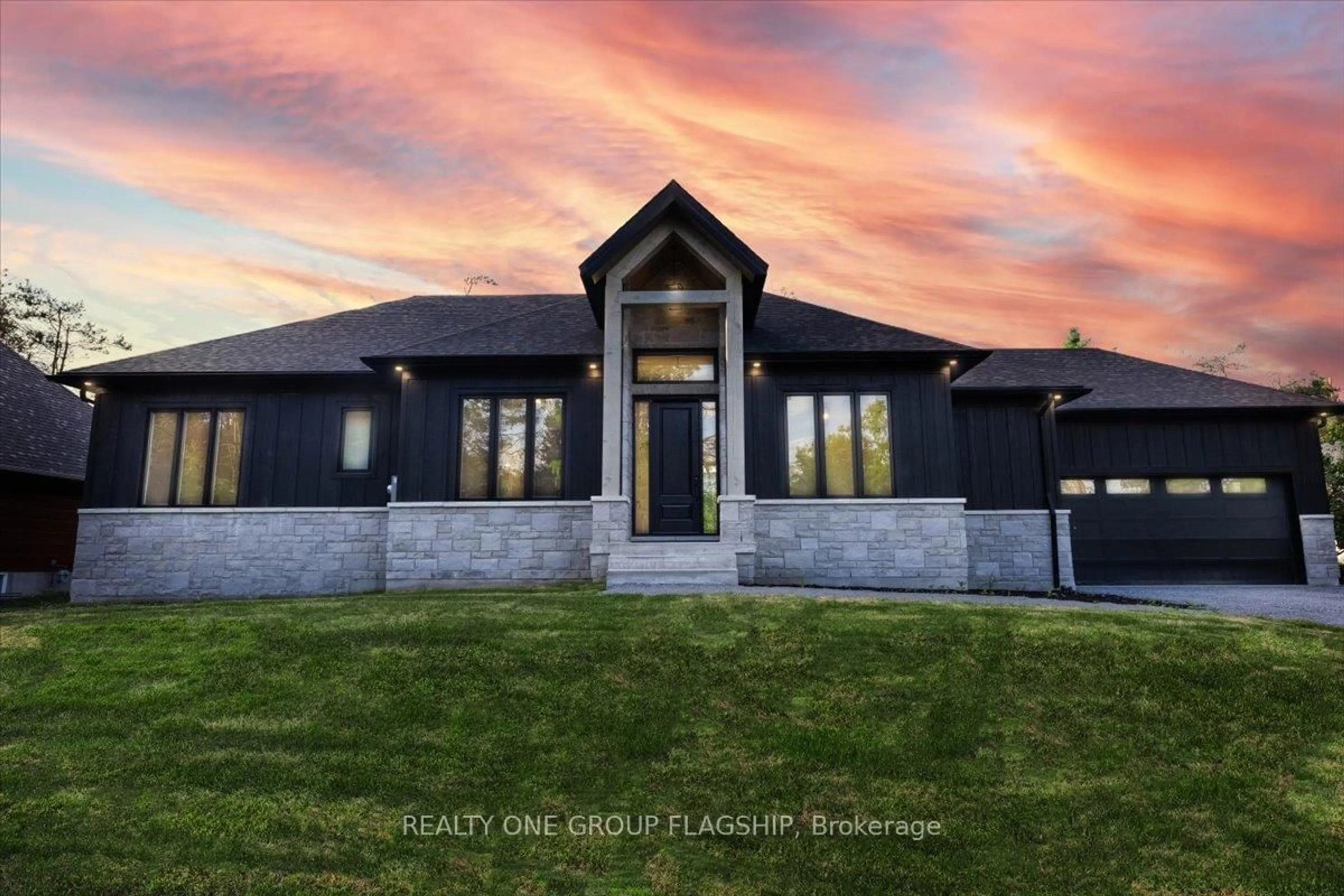 Home with brick exterior material, building for 32 Alpine Way, Oro-Medonte Ontario L0L 2L0