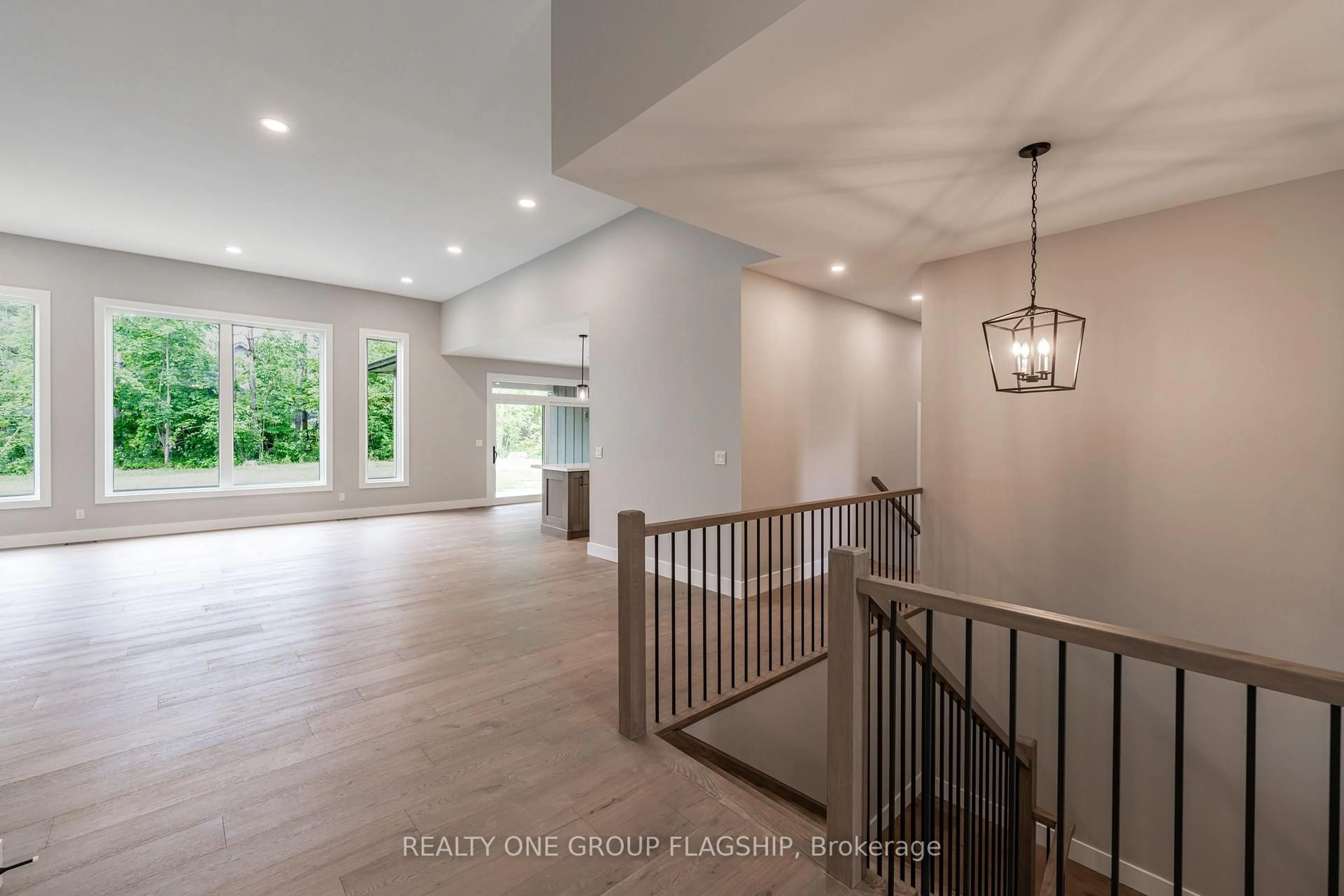 Indoor foyer for 32 Alpine Way, Oro-Medonte Ontario L0L 2L0