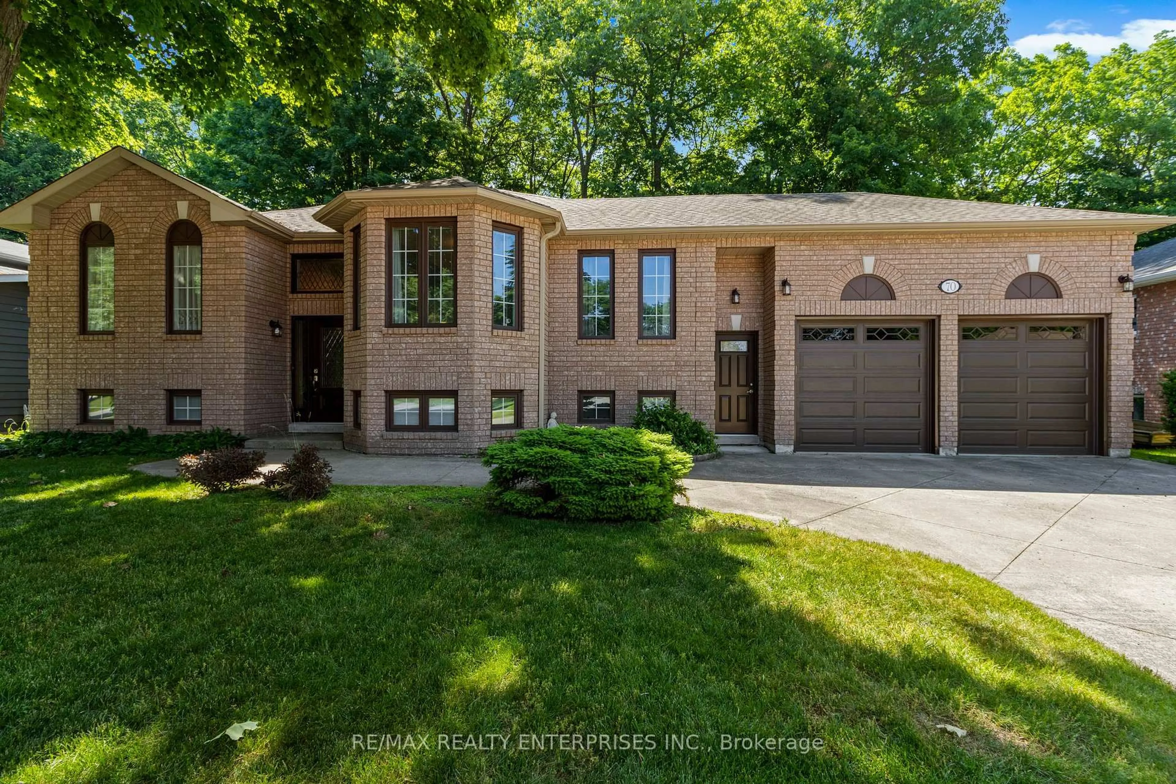 Home with brick exterior material, street for 70 Downer Cres, Wasaga Beach Ontario L9Z 1C3