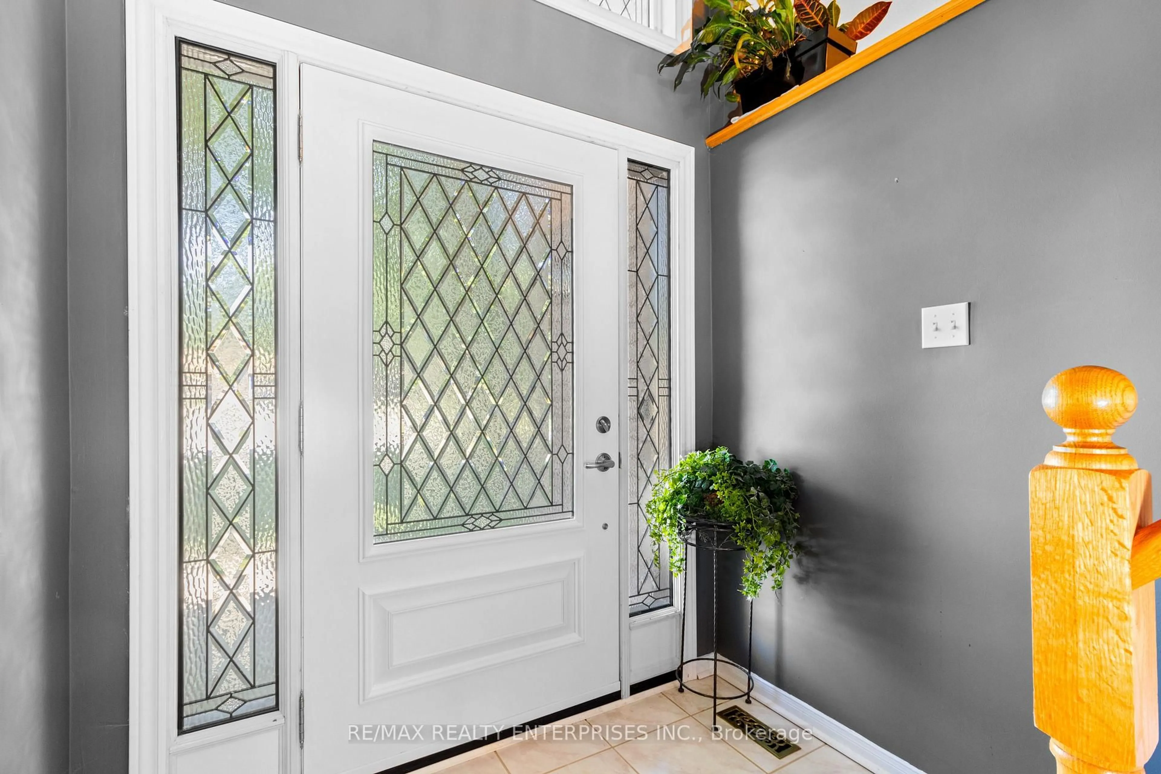 Indoor entryway for 70 Downer Cres, Wasaga Beach Ontario L9Z 1C3