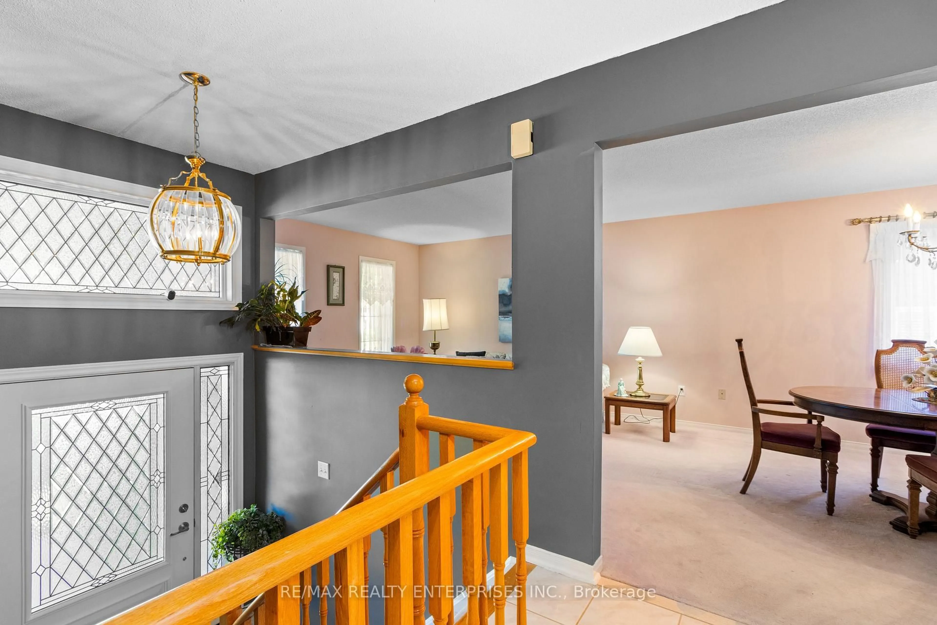 Indoor entryway for 70 Downer Cres, Wasaga Beach Ontario L9Z 1C3