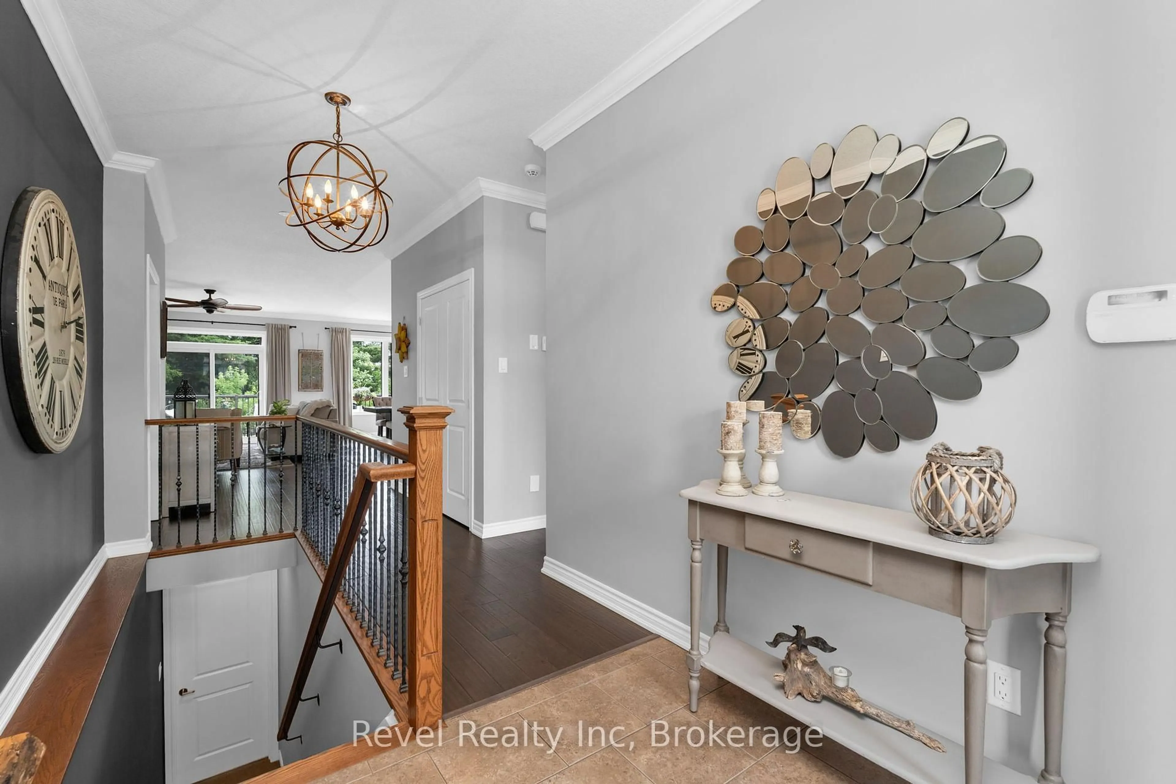 Indoor entryway for 413 RUSS HOWARD Dr, Midland Ontario L4R 0A6