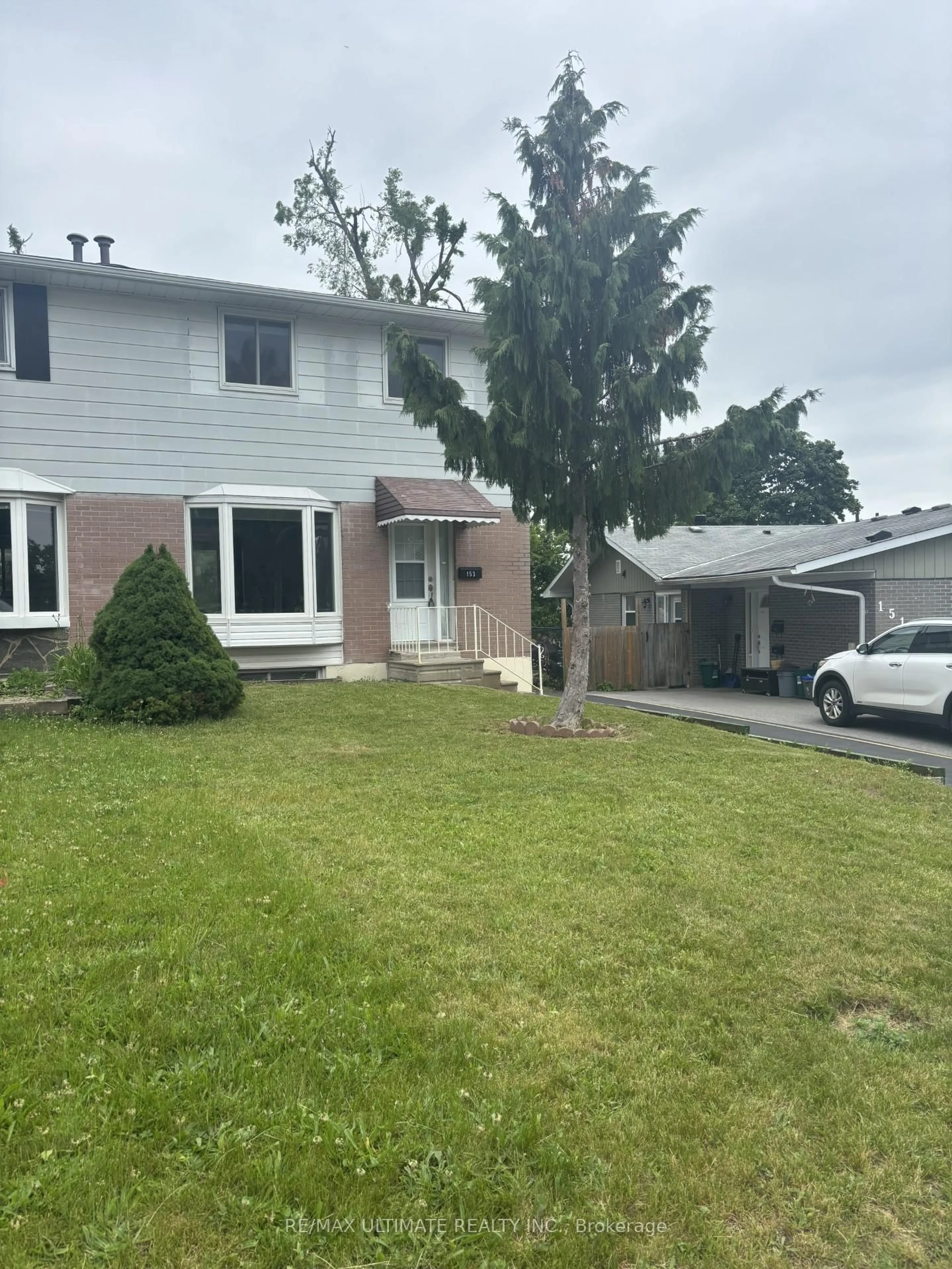 Home with vinyl exterior material, street for 153 Daphne Cres, Barrie Ontario L4M 2Y7