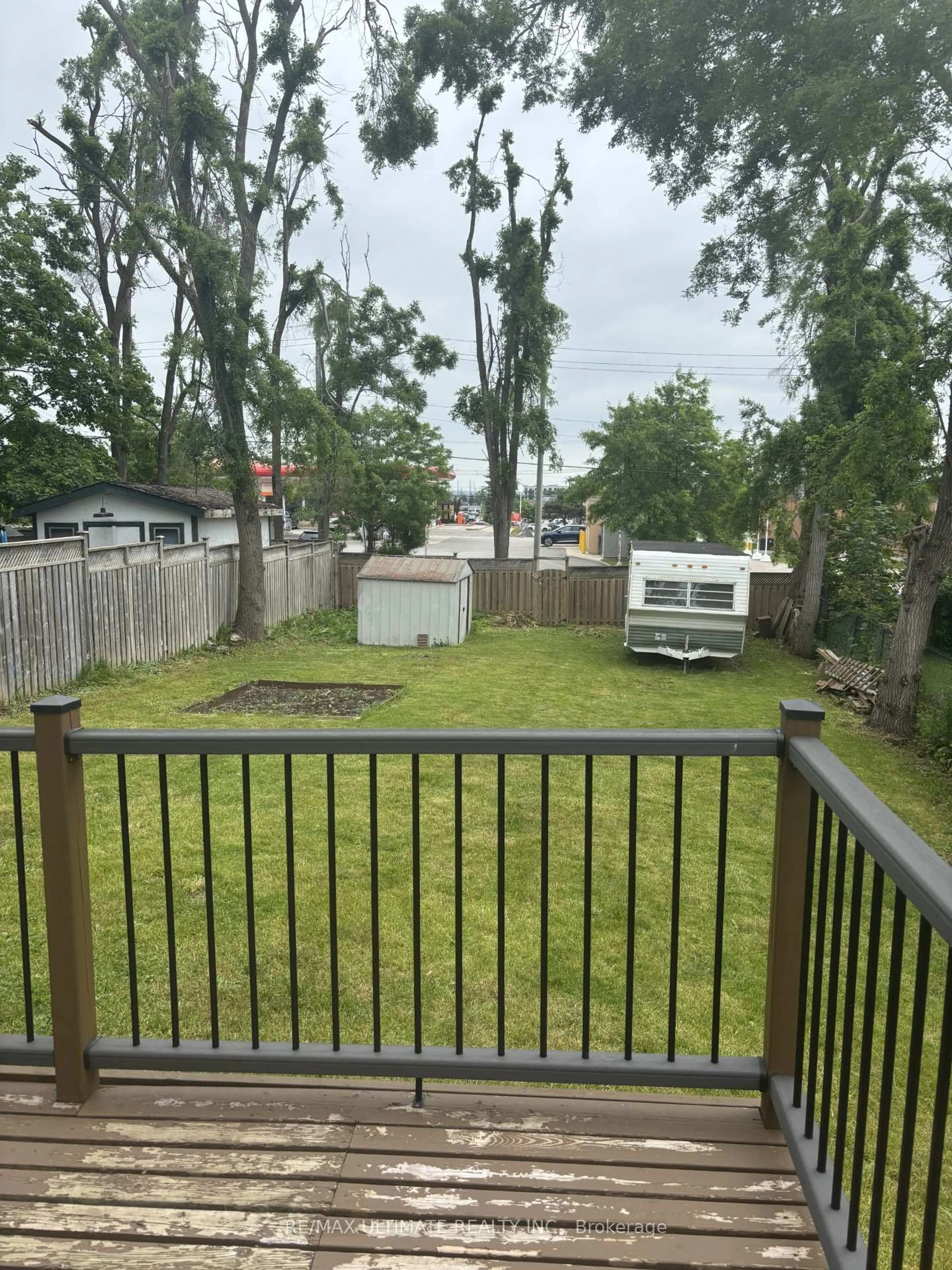 A pic from outside/outdoor area/front of a property/back of a property/a pic from drone, water/lake/river/ocean view for 153 Daphne Cres, Barrie Ontario L4M 2Y7