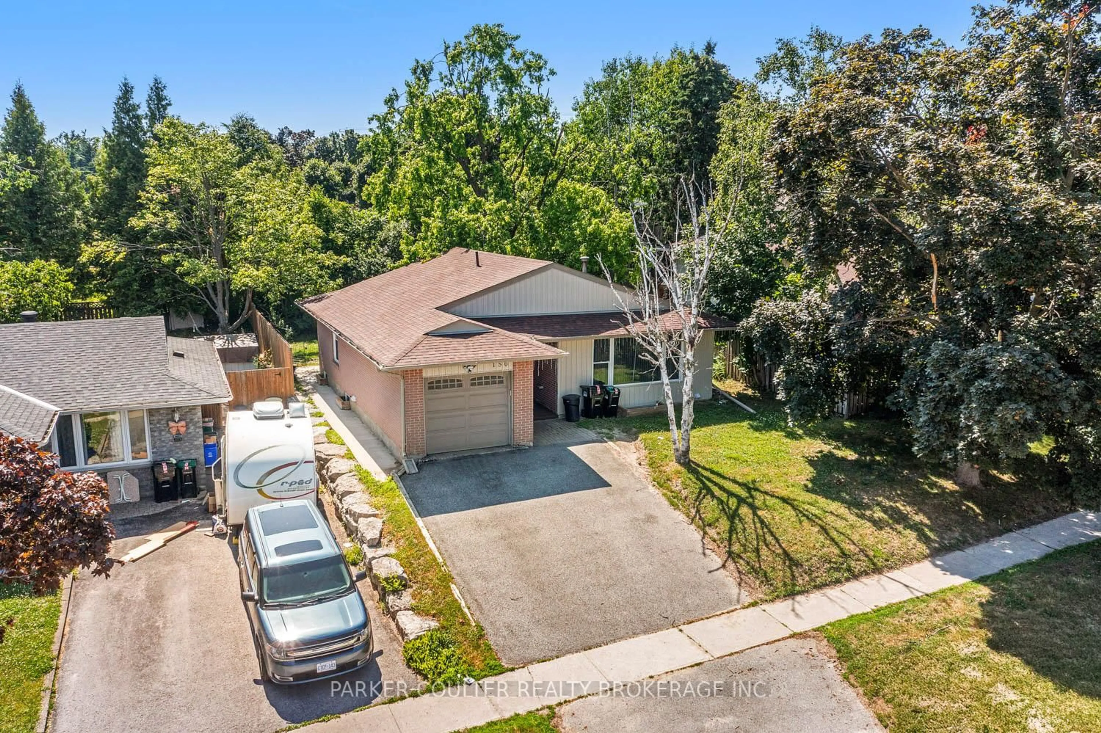 A pic from outside/outdoor area/front of a property/back of a property/a pic from drone, street for 150 Daphne Cres, Barrie Ontario L4M 2Z1