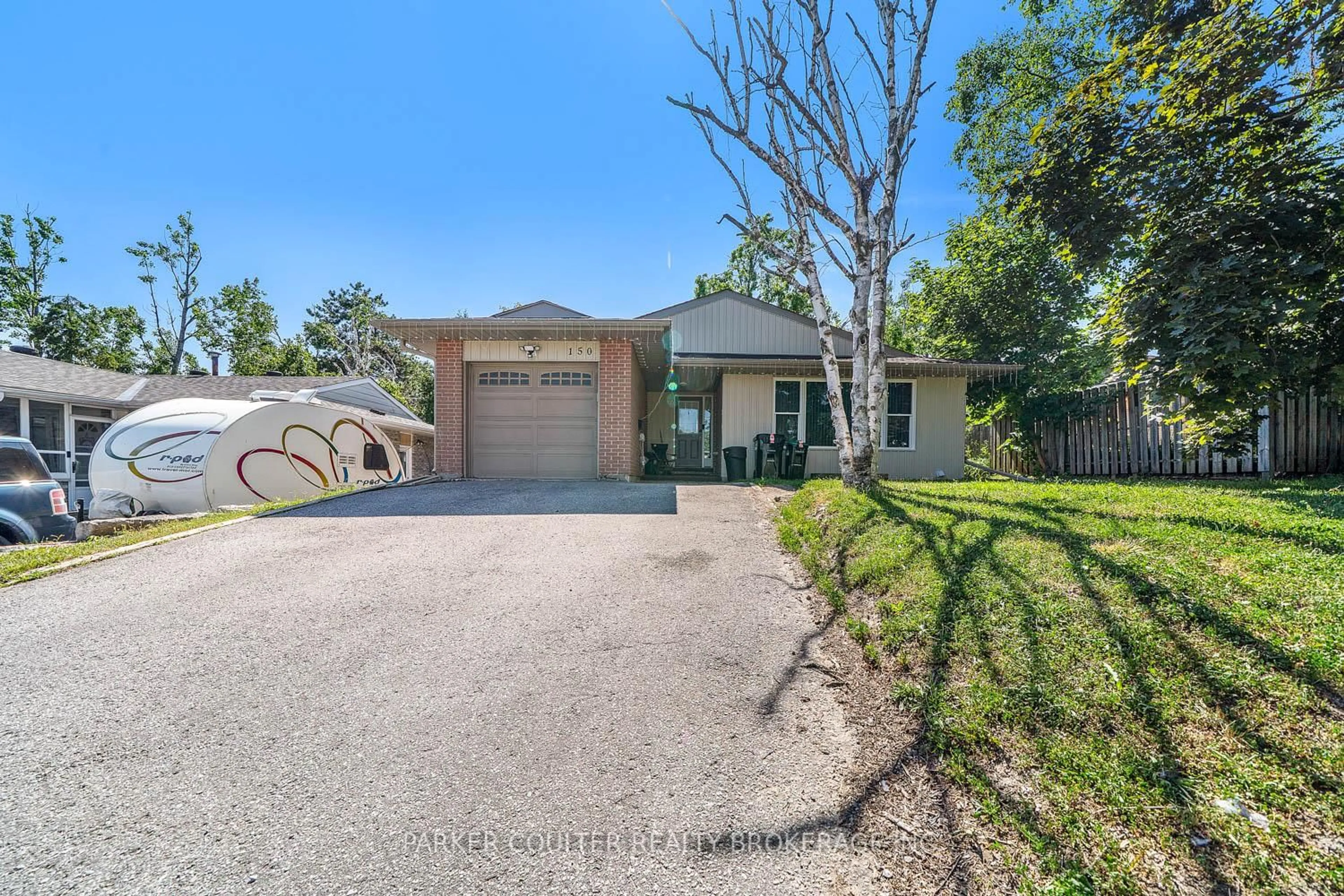A pic from outside/outdoor area/front of a property/back of a property/a pic from drone, street for 150 Daphne Cres, Barrie Ontario L4M 2Z1