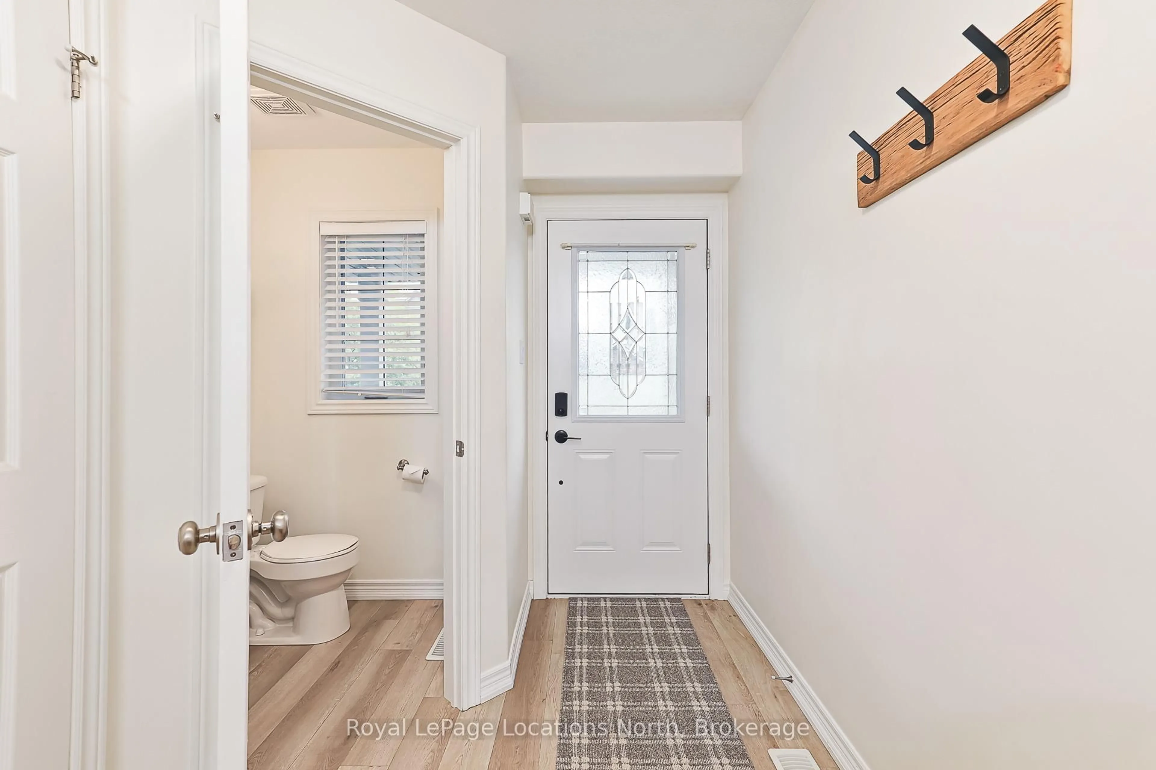 Indoor entryway for 31 Barr St, Collingwood Ontario L9Y 0E7