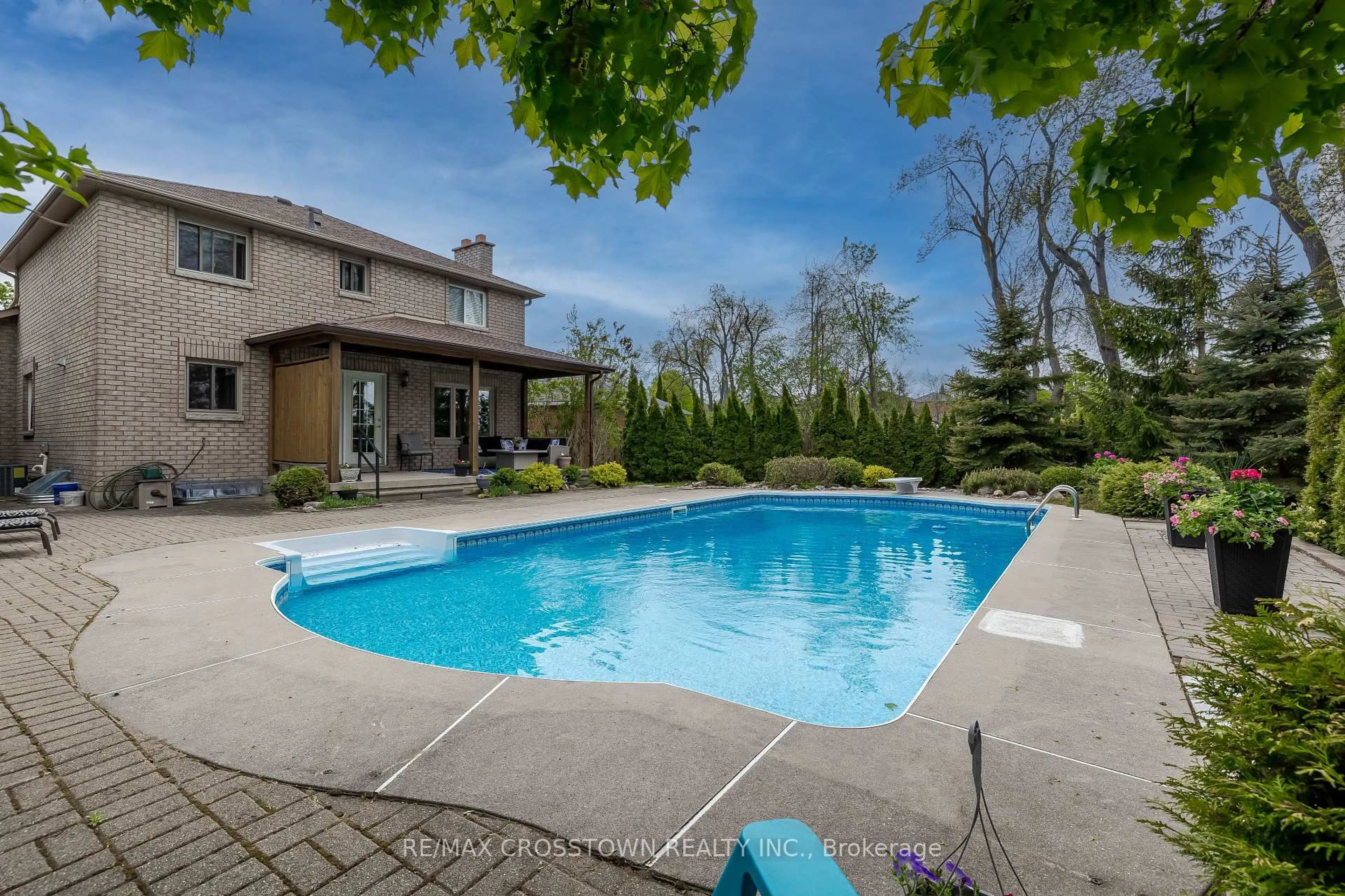 Pool for 10 Nugent Crt, Barrie Ontario L4N 7A9