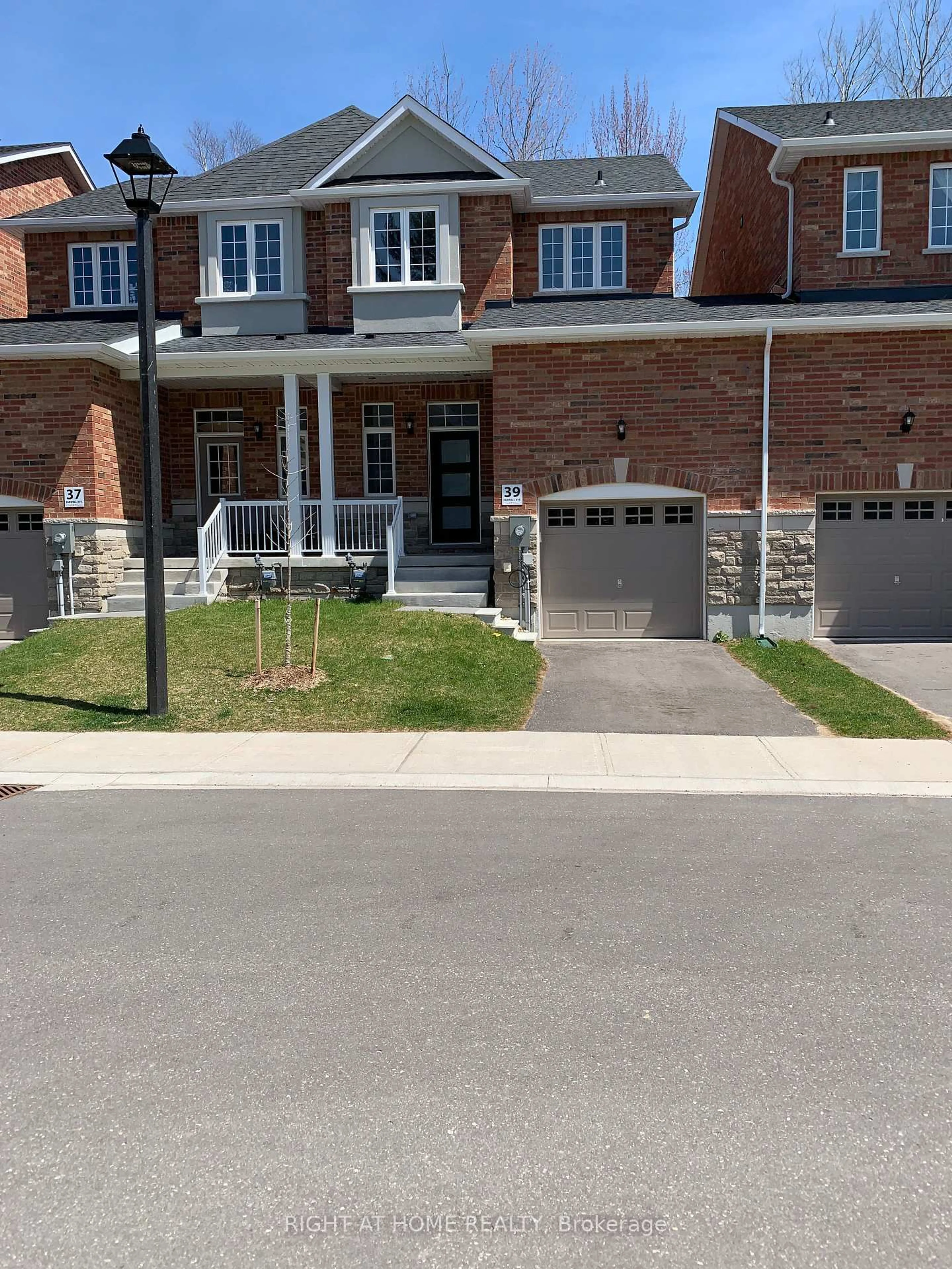 Home with brick exterior material, street for 39 Farwell Ave, Wasaga Beach Ontario L9Z 0H3