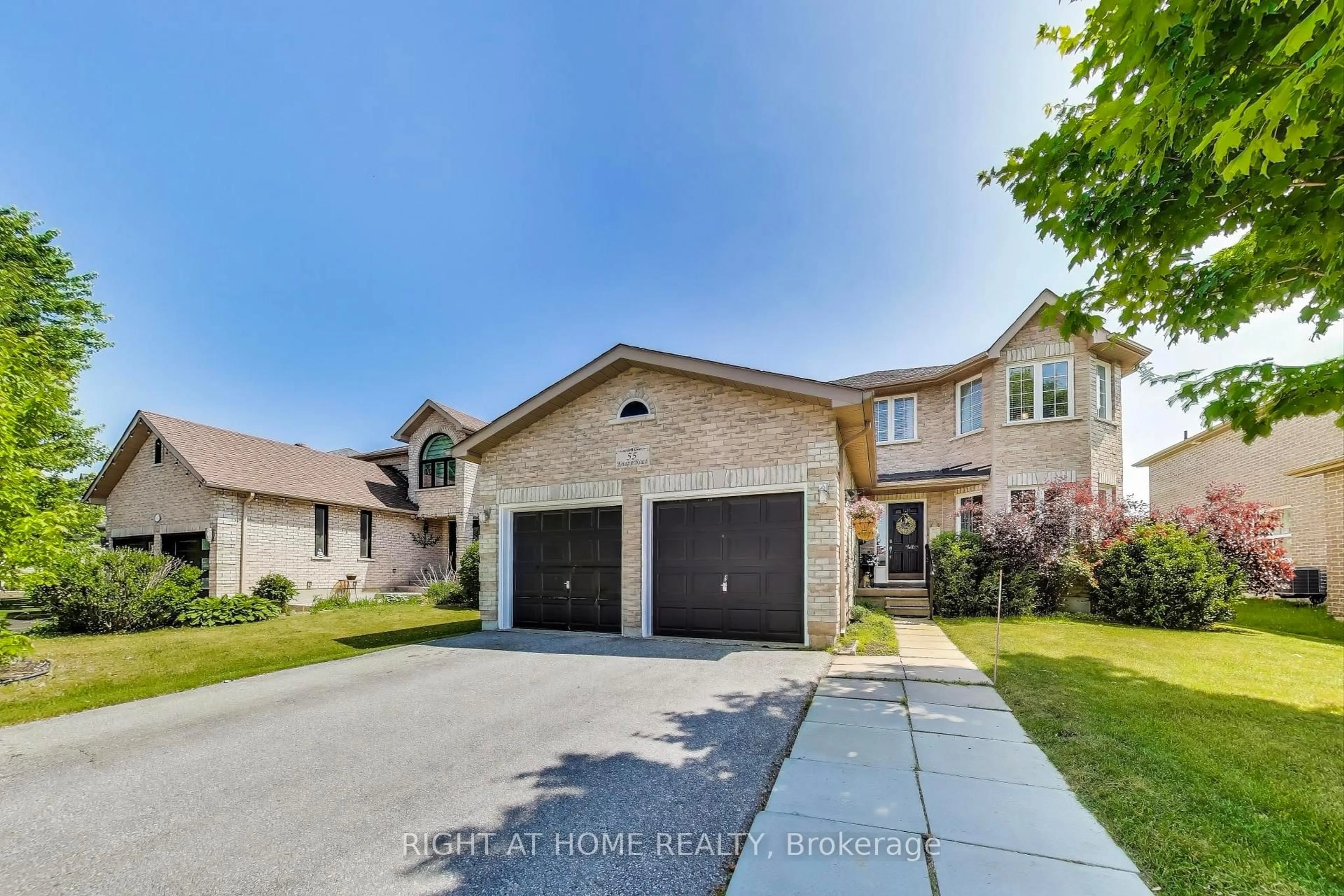 A pic from outside/outdoor area/front of a property/back of a property/a pic from drone, street for 55 Knupp Rd, Barrie Ontario L4N 0R7