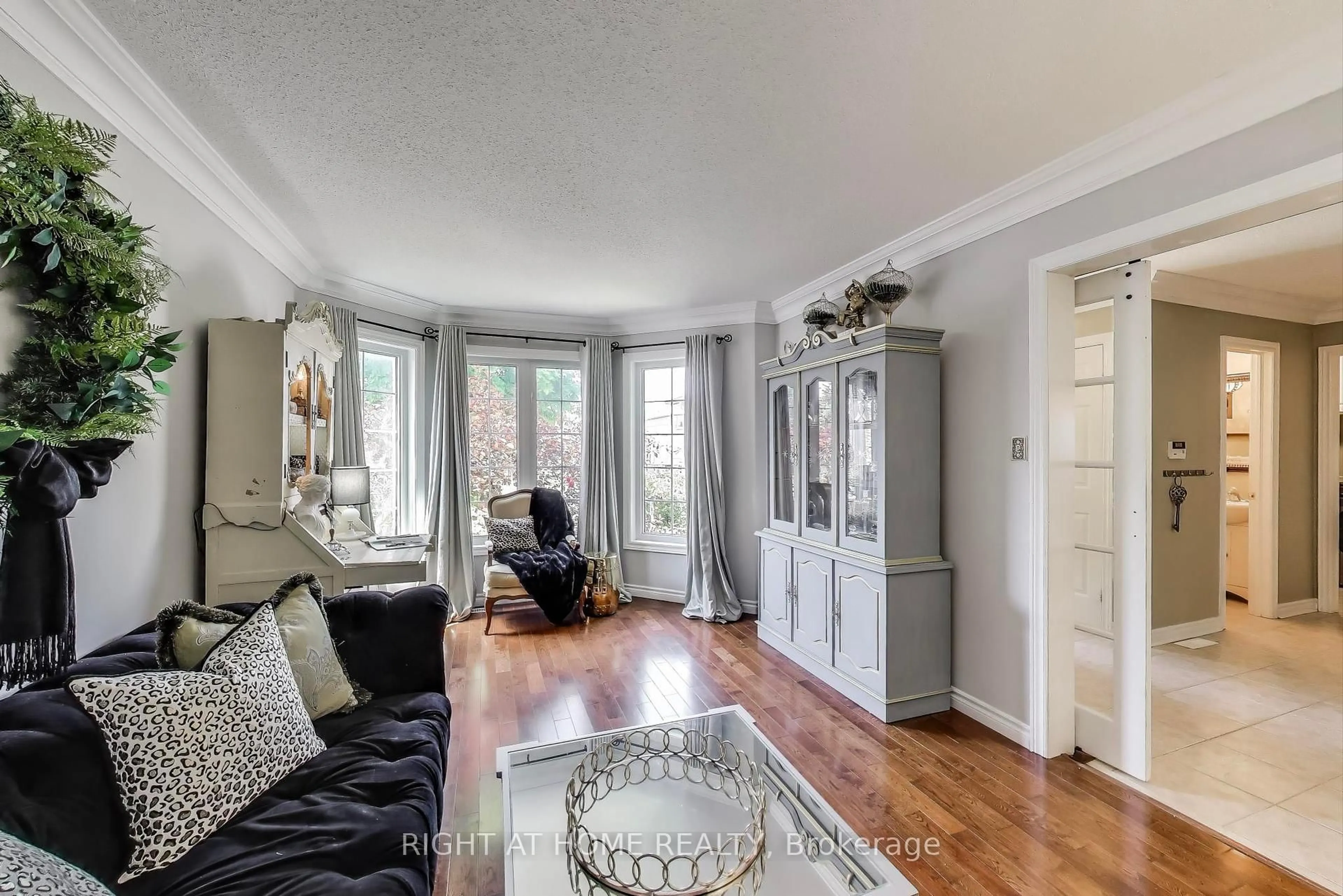 Living room with furniture, unknown for 55 Knupp Rd, Barrie Ontario L4N 0R7