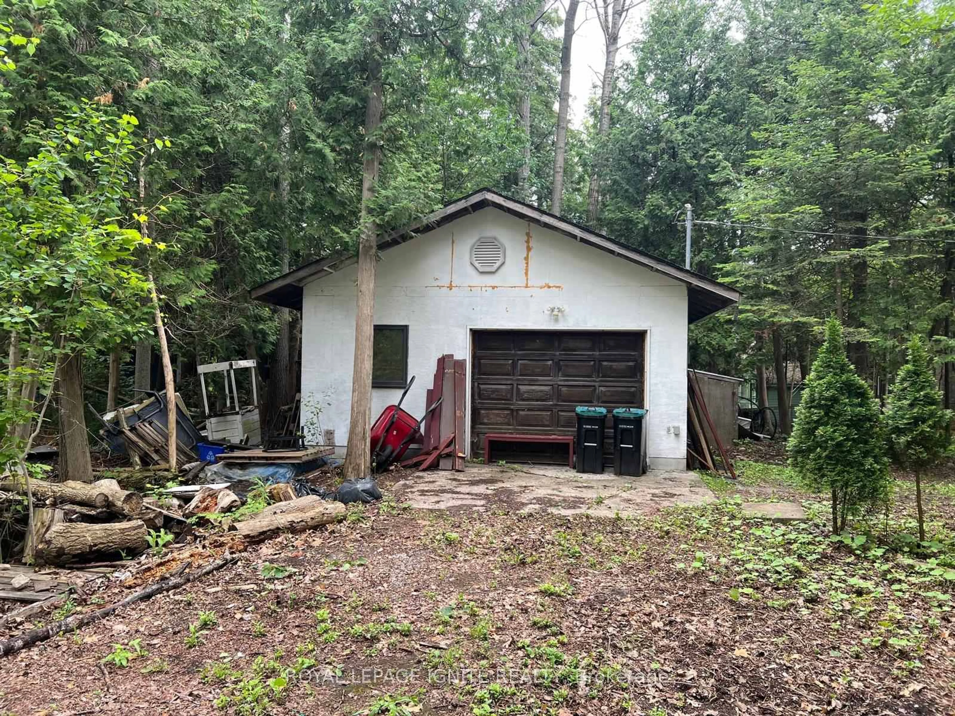 Shed for 33 MOORE Ave, Tiny Ontario L0L 1P1