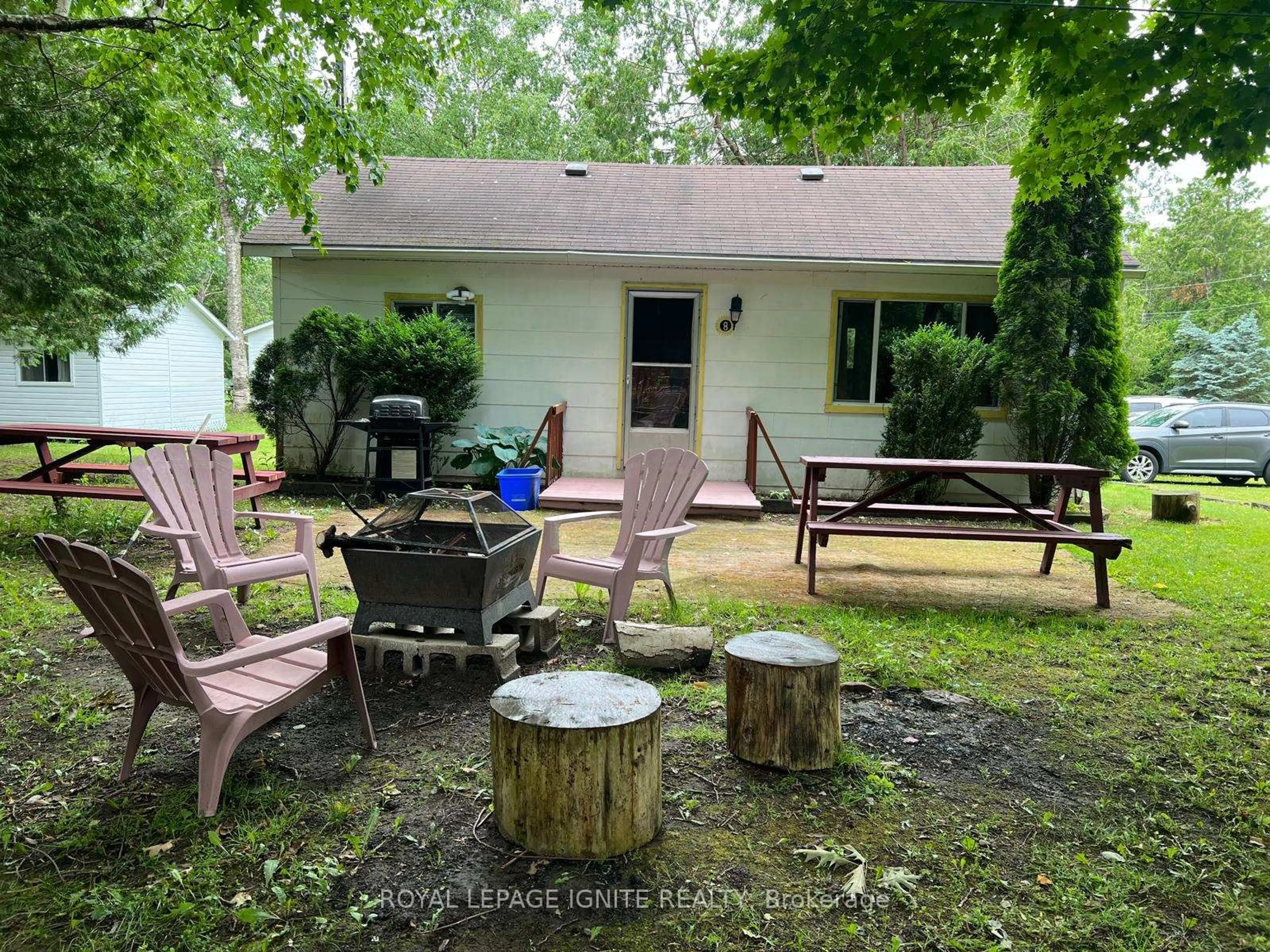 Patio, forest/trees view for 33 MOORE Ave, Tiny Ontario L0L 1P1