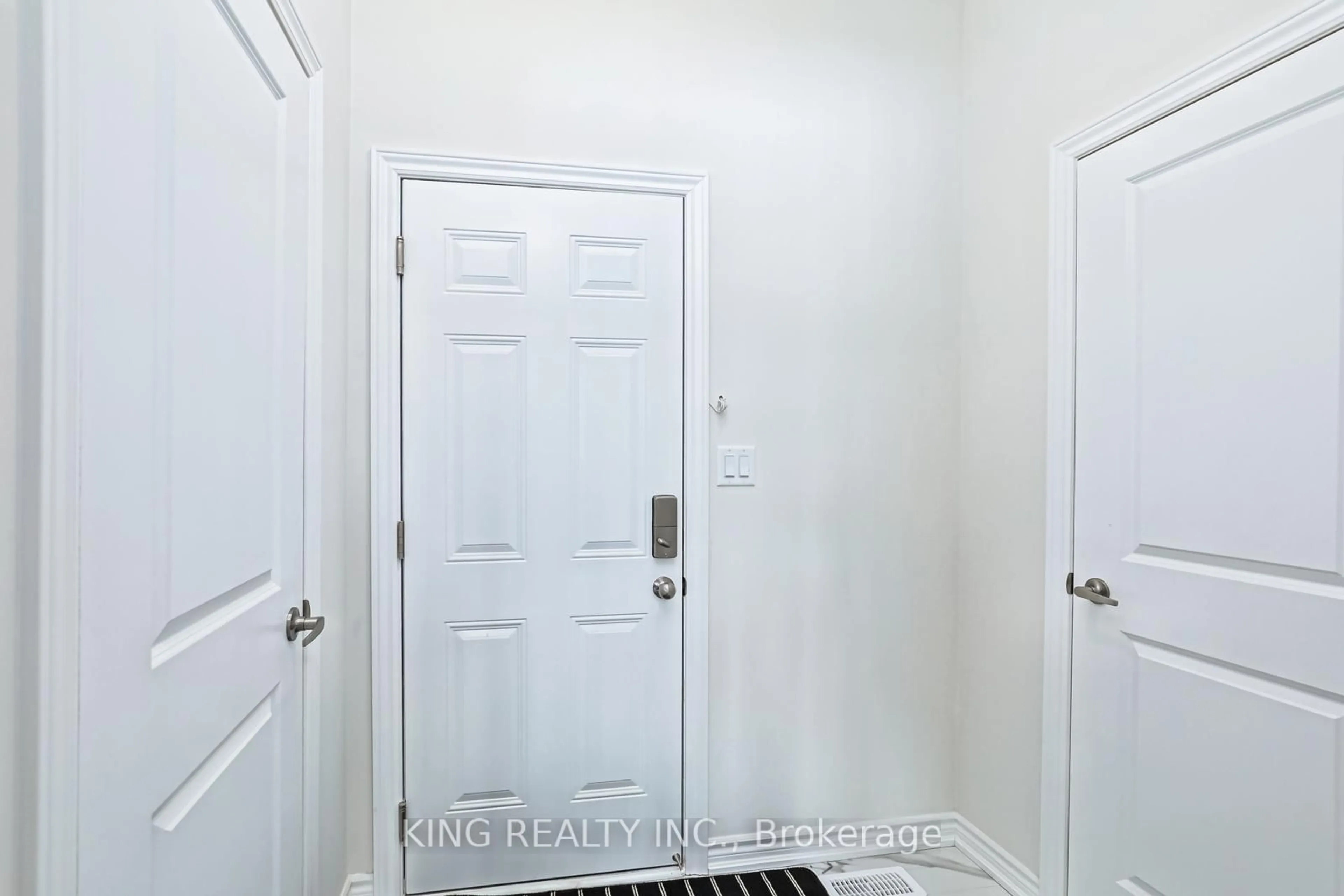 Indoor entryway for 22 Rosanne Circ, Wasaga Beach Ontario L9Z 0N4