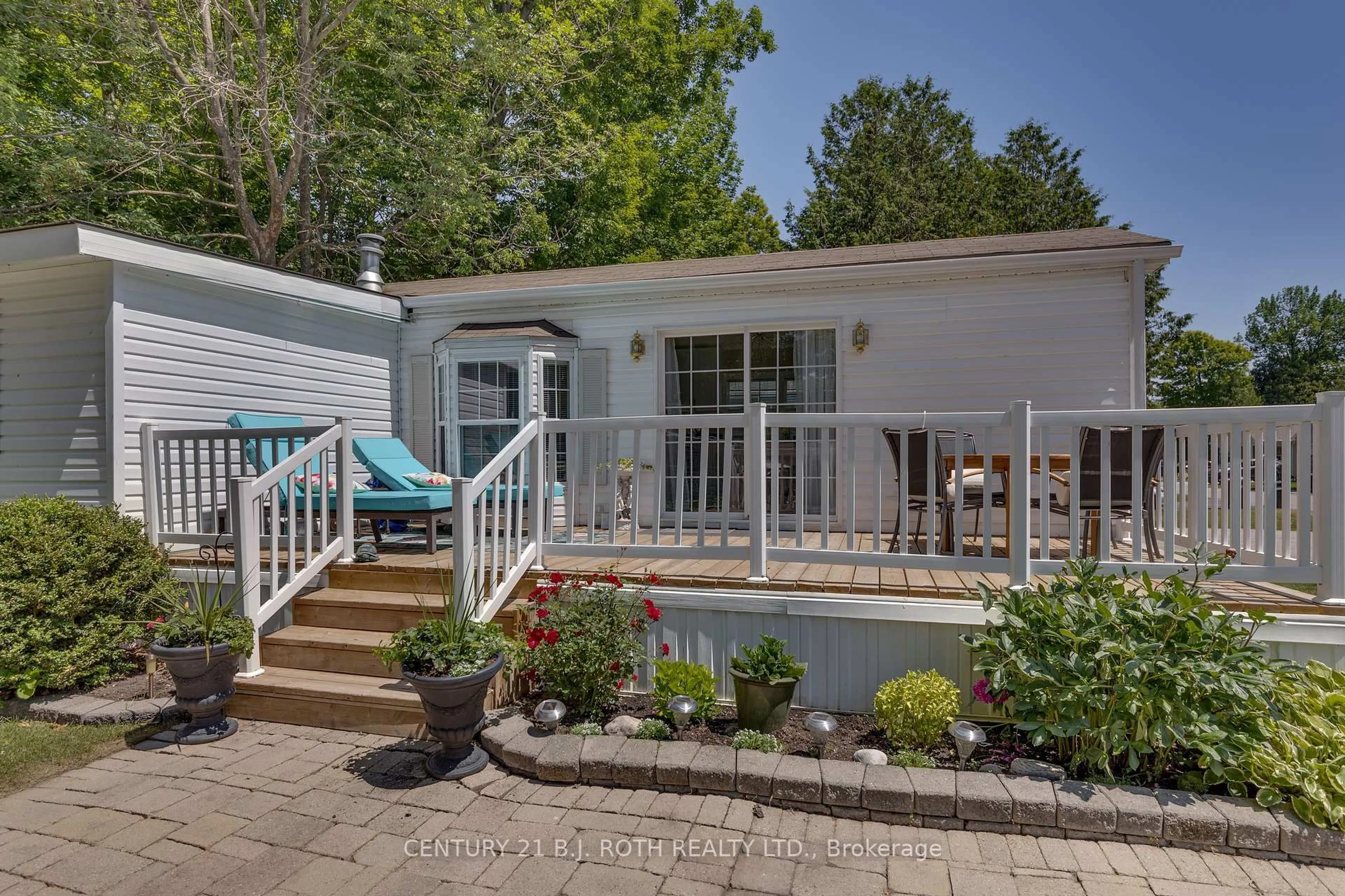 Patio, street for 1 Malta Ave, Wasaga Beach Ontario L9Z 3A8