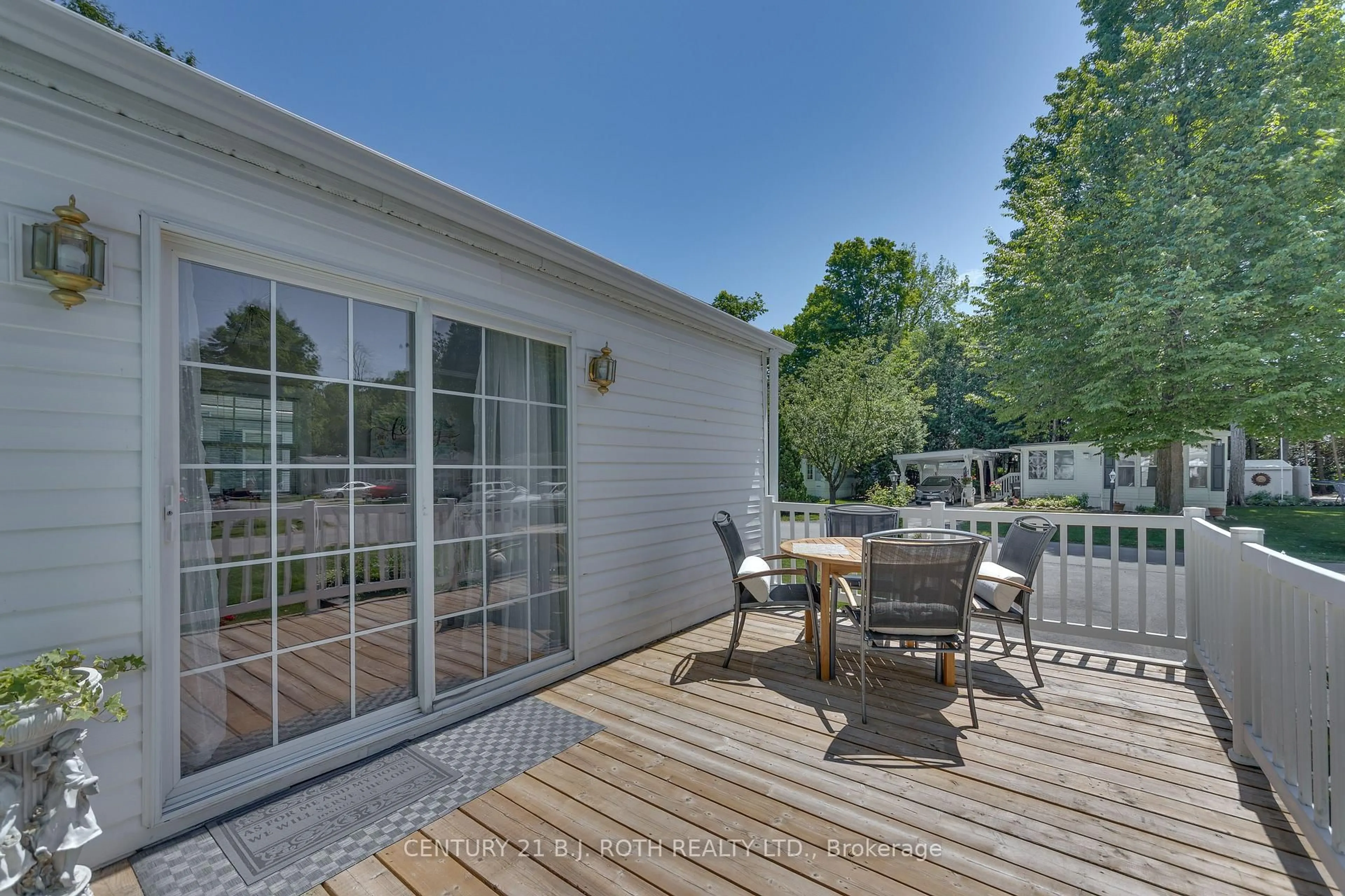 Patio, water/lake/river/ocean view for 1 Malta Ave, Wasaga Beach Ontario L9Z 3A8