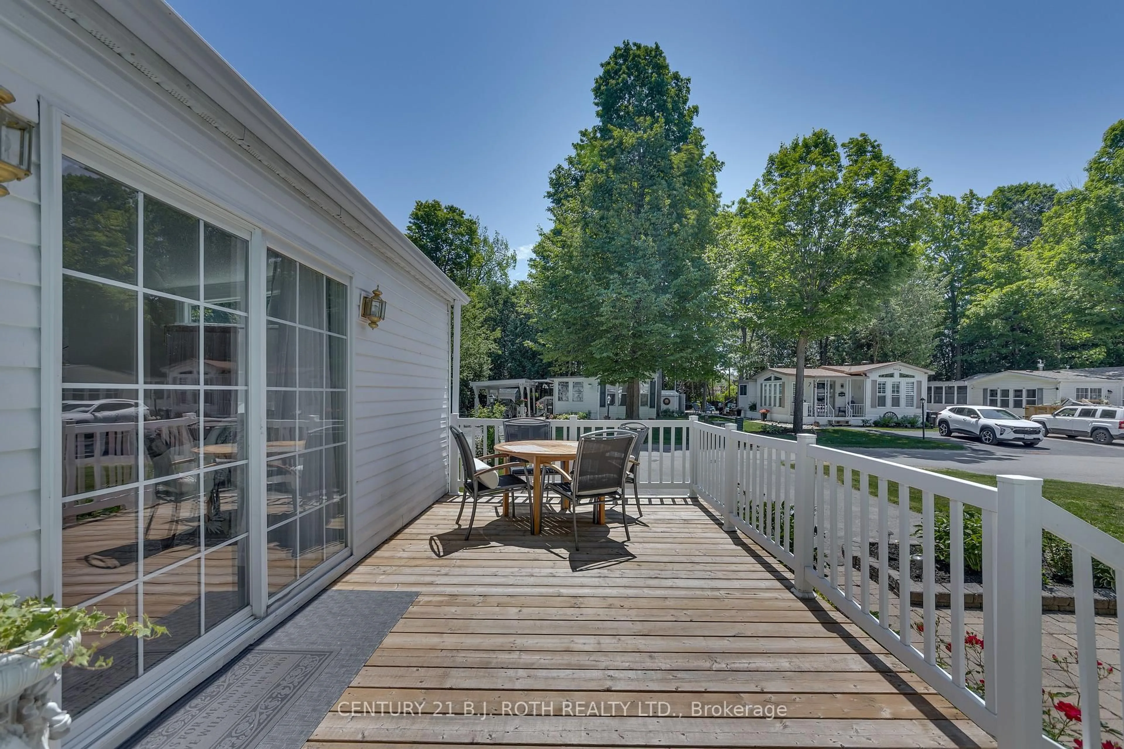 Patio, water/lake/river/ocean view for 1 Malta Ave, Wasaga Beach Ontario L9Z 3A8