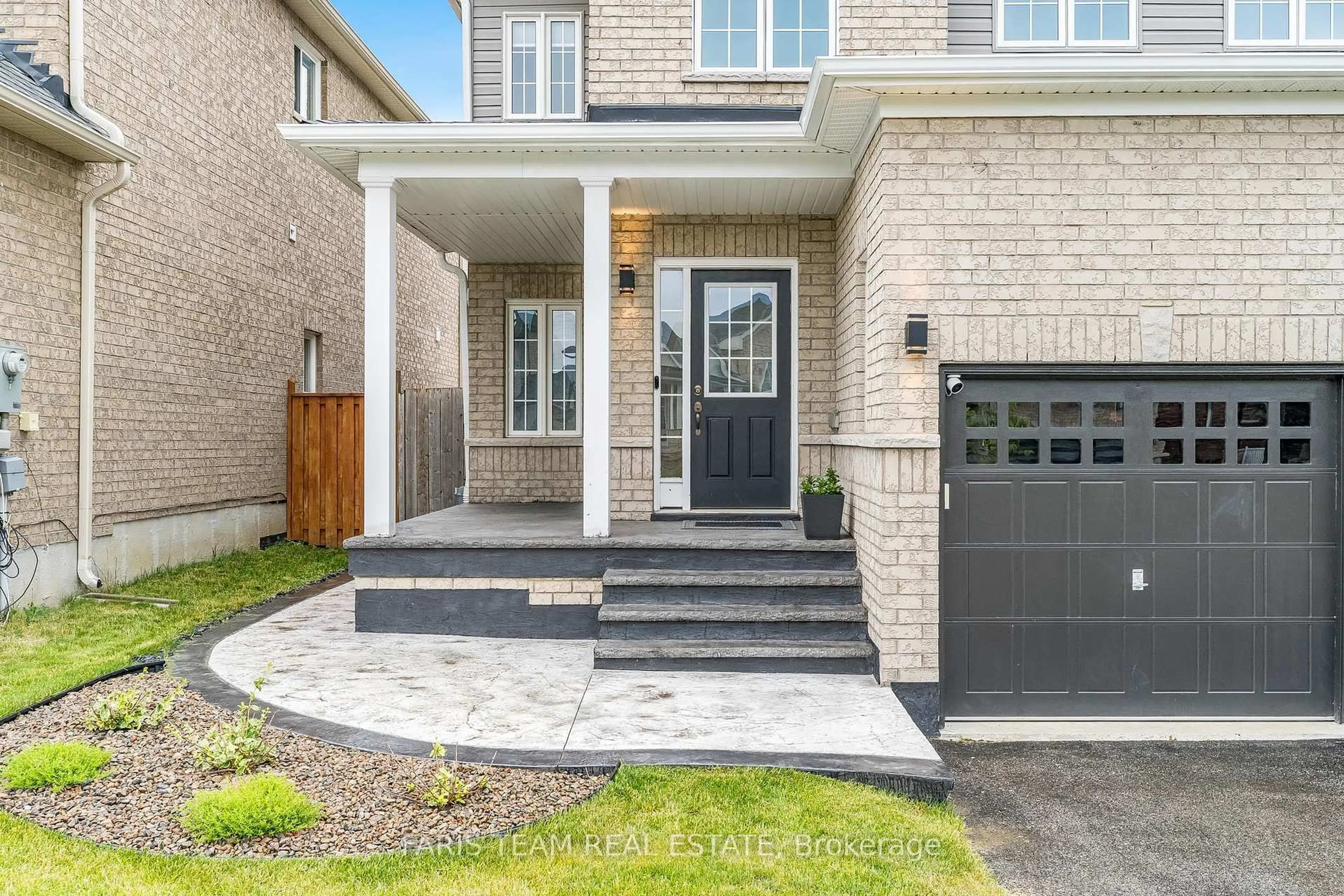 Home with brick exterior material, street for 48 Majesty Blvd, Barrie Ontario L4M 0E4