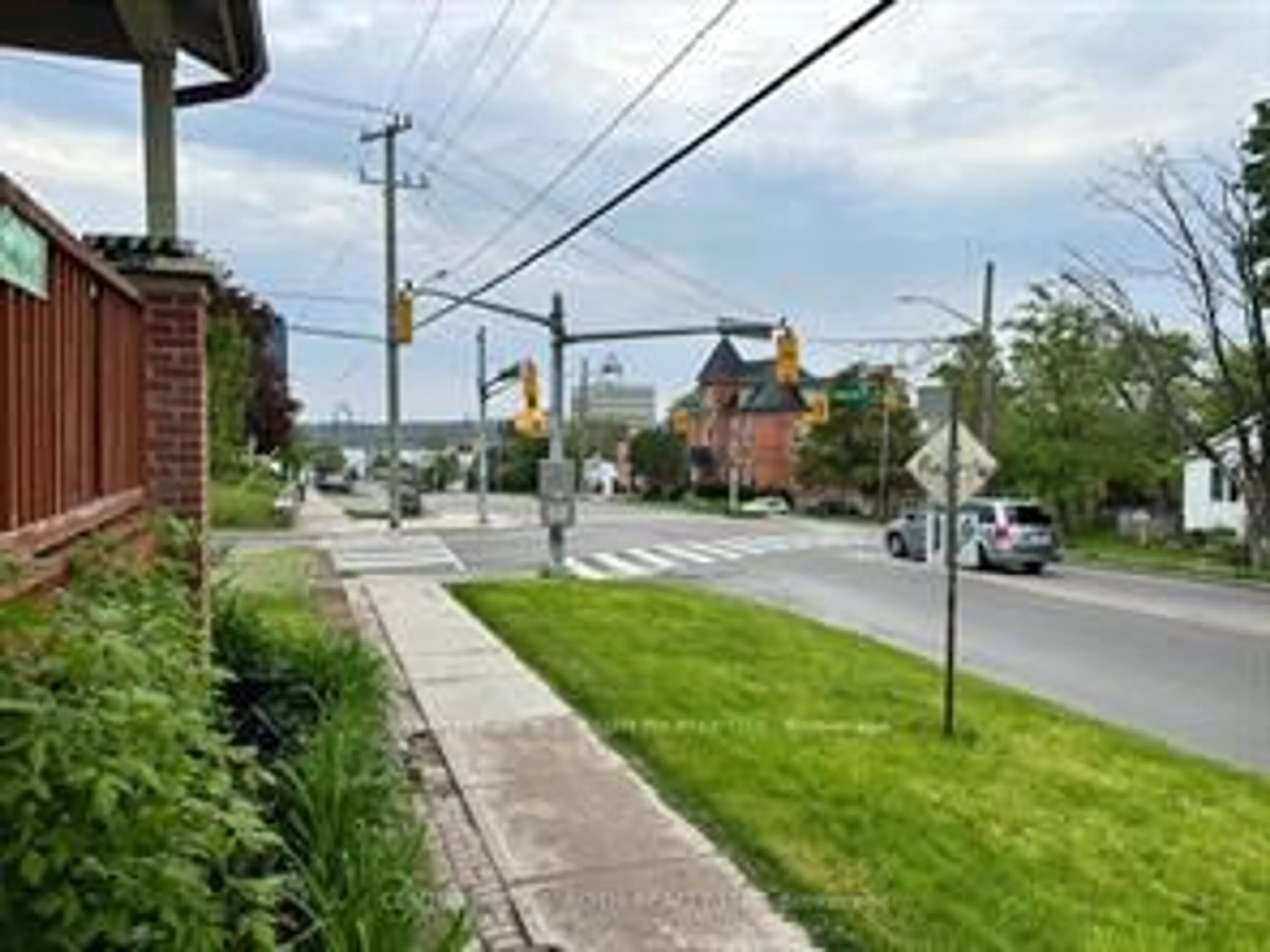 Blurry image for 99 Mulcaster St, Barrie Ontario L4M 3M7