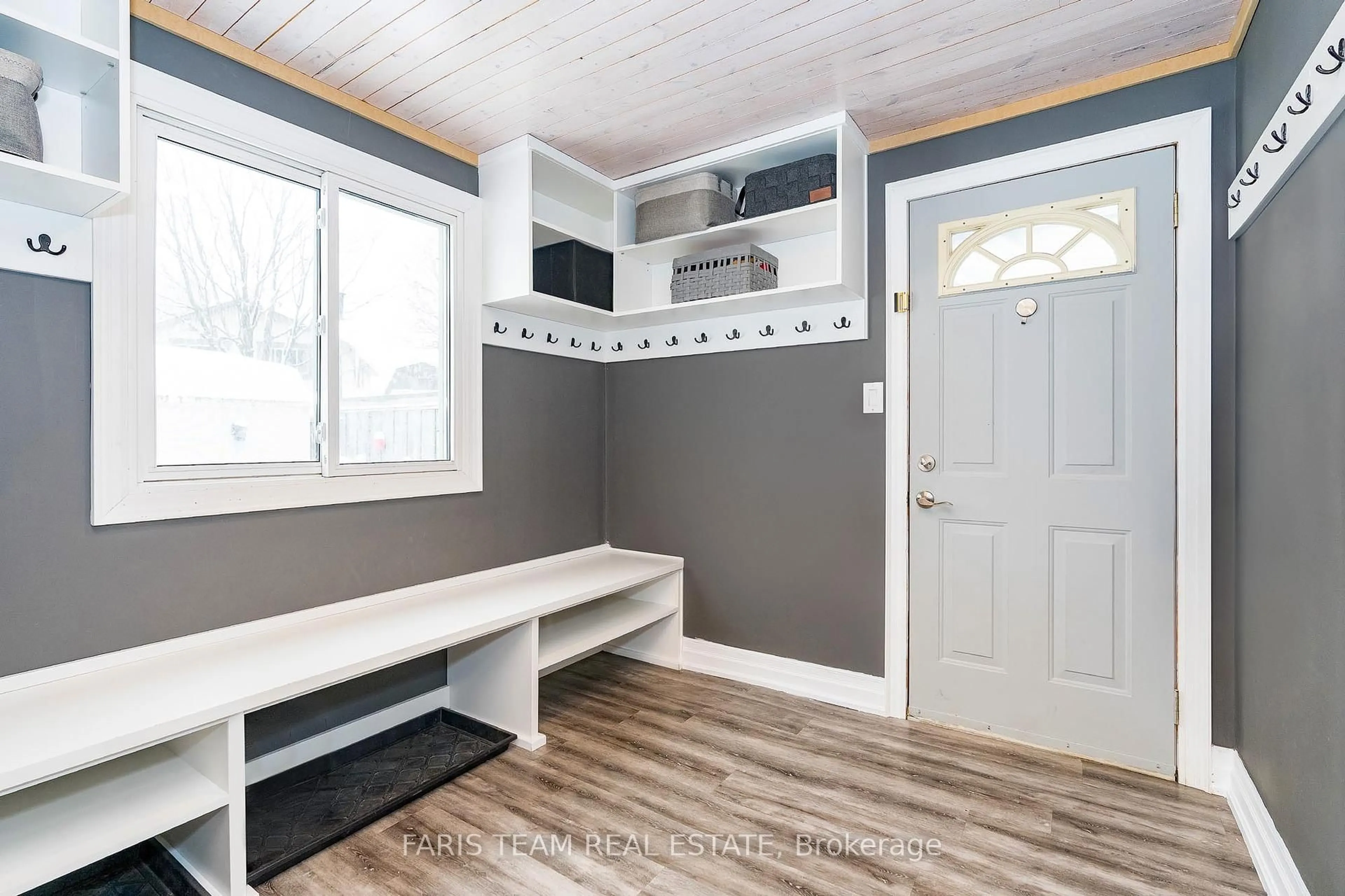Indoor entryway for 64 Heather St, Barrie Ontario L4N 4N1