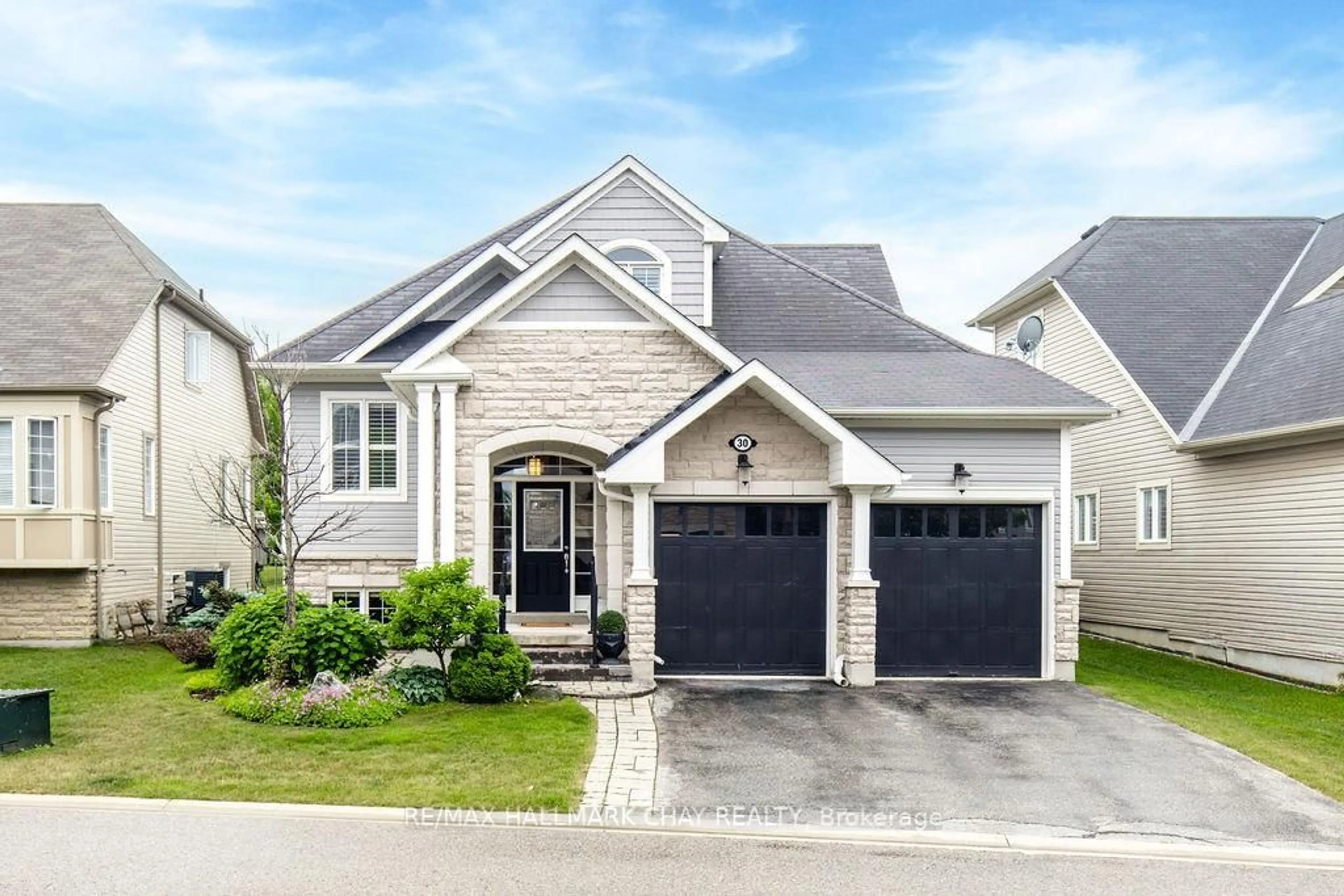 Home with vinyl exterior material, street for 30 Waterview Rd, Wasaga Beach Ontario L9A 1A4
