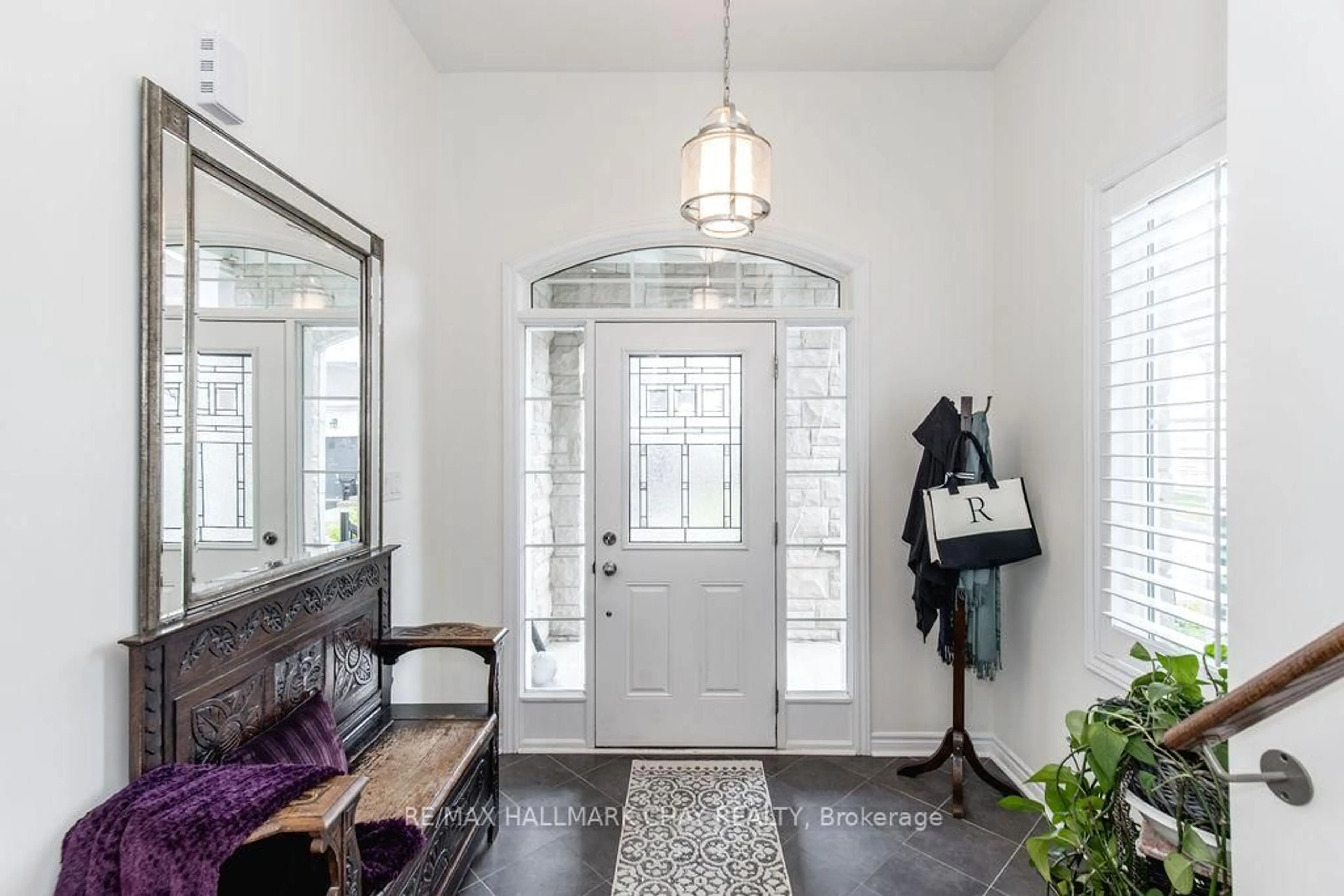 Indoor entryway for 30 Waterview Rd, Wasaga Beach Ontario L9A 1A4