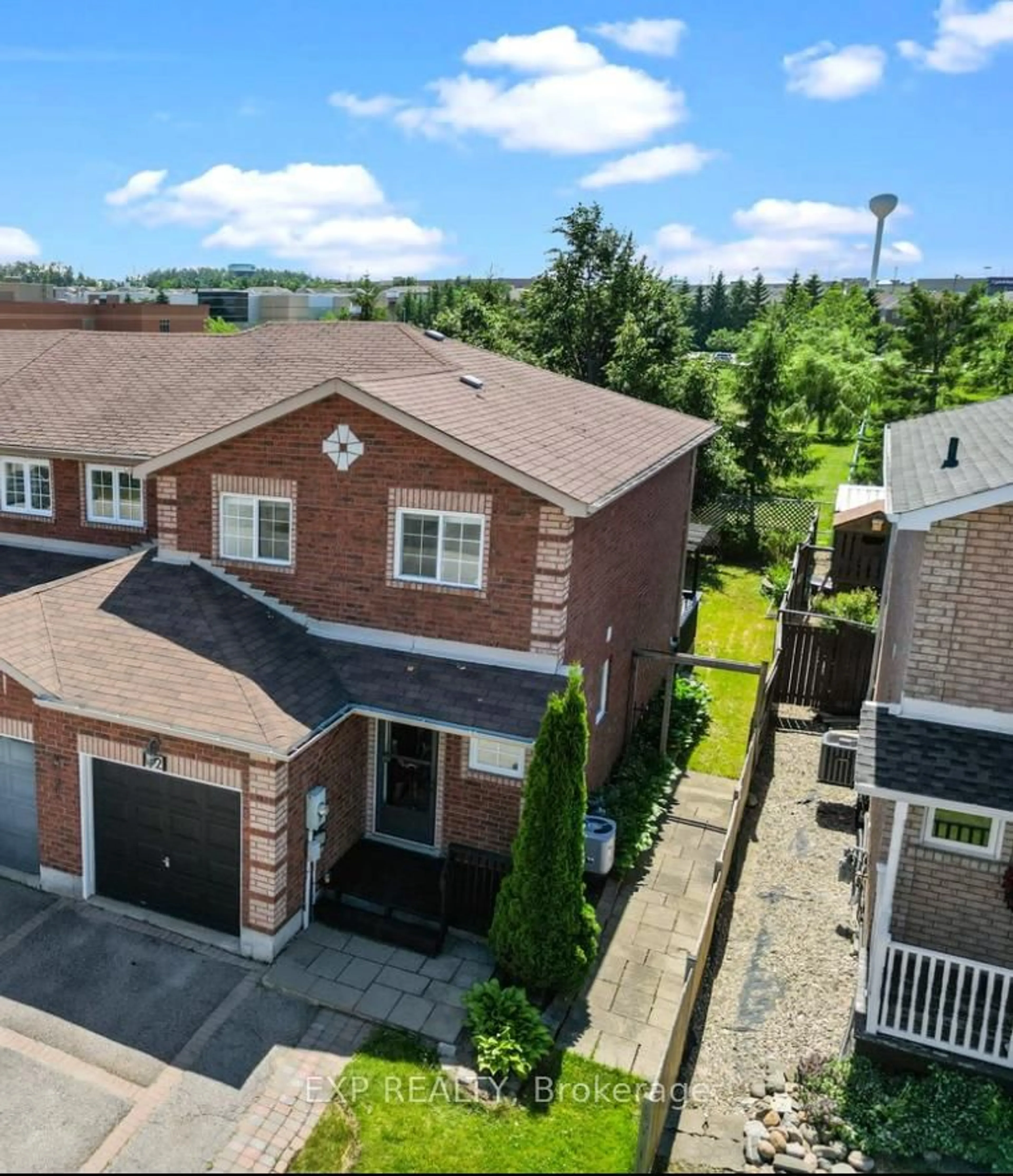 A pic from outside/outdoor area/front of a property/back of a property/a pic from drone, street for 32 Michael Cres, Barrie Ontario L4M 6Y9