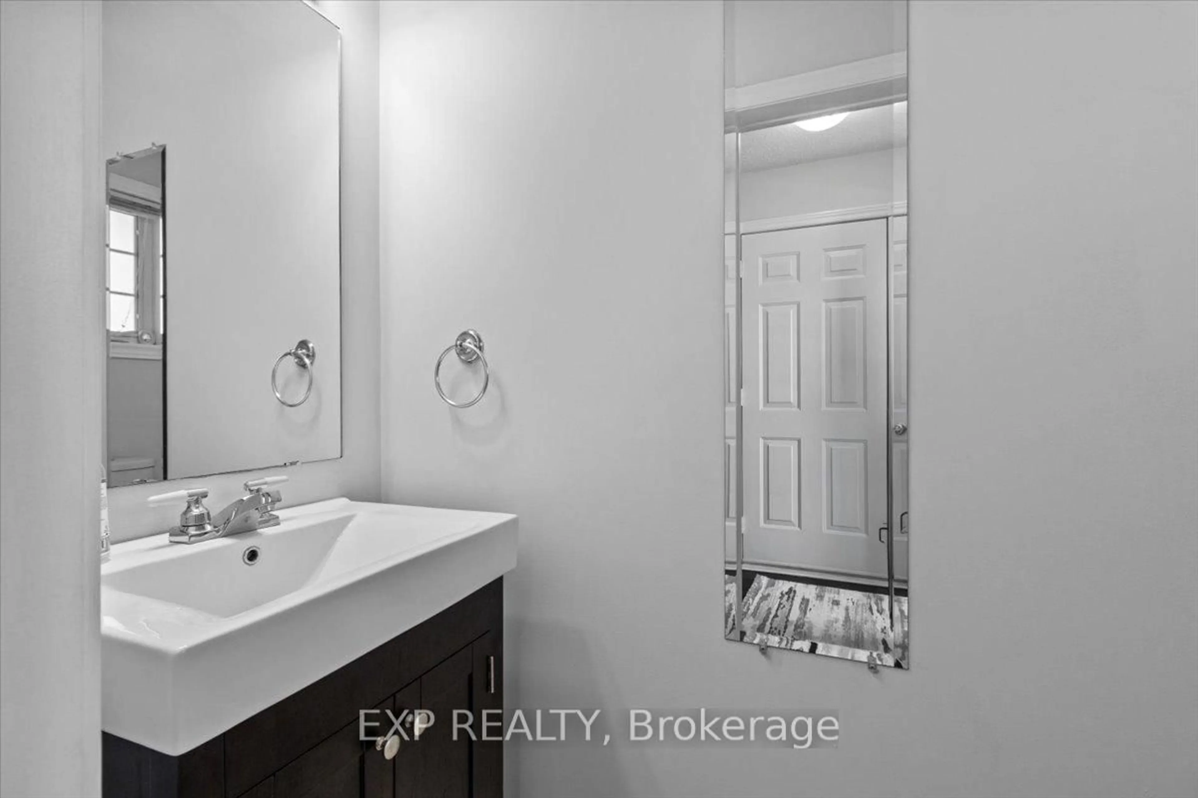 A pic of a room for 32 Michael Cres, Barrie Ontario L4M 6Y9
