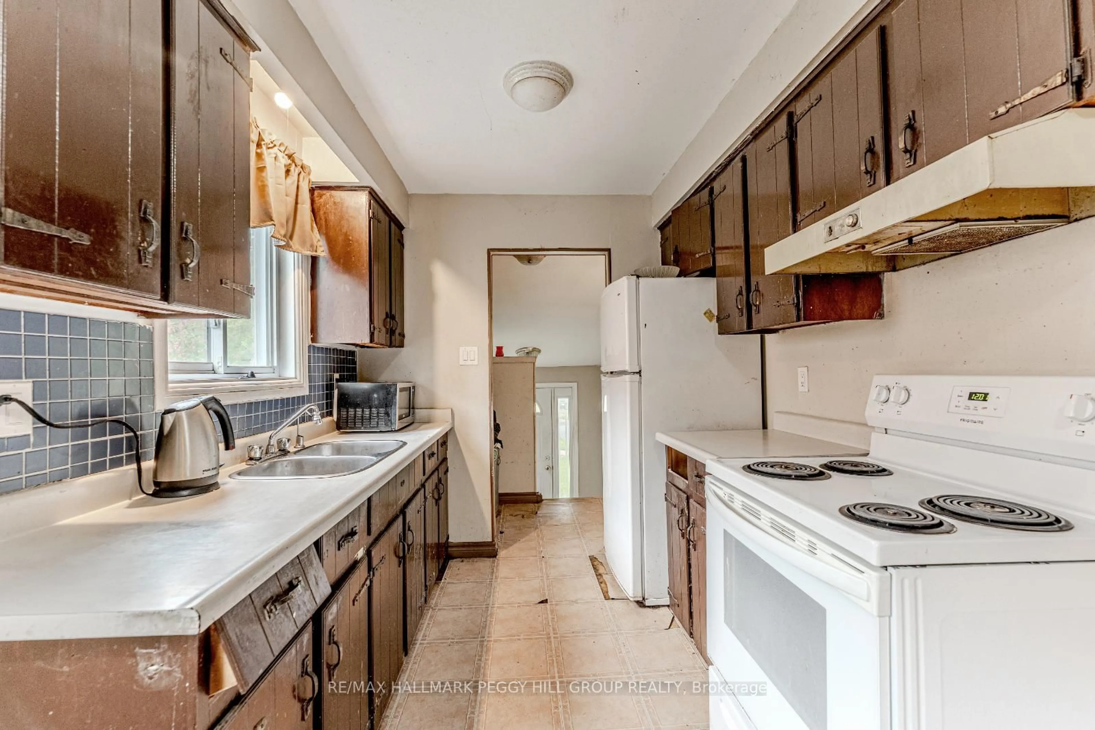 Standard kitchen, unknown for 70 Highcroft Rd, Barrie Ontario L4N 2X7