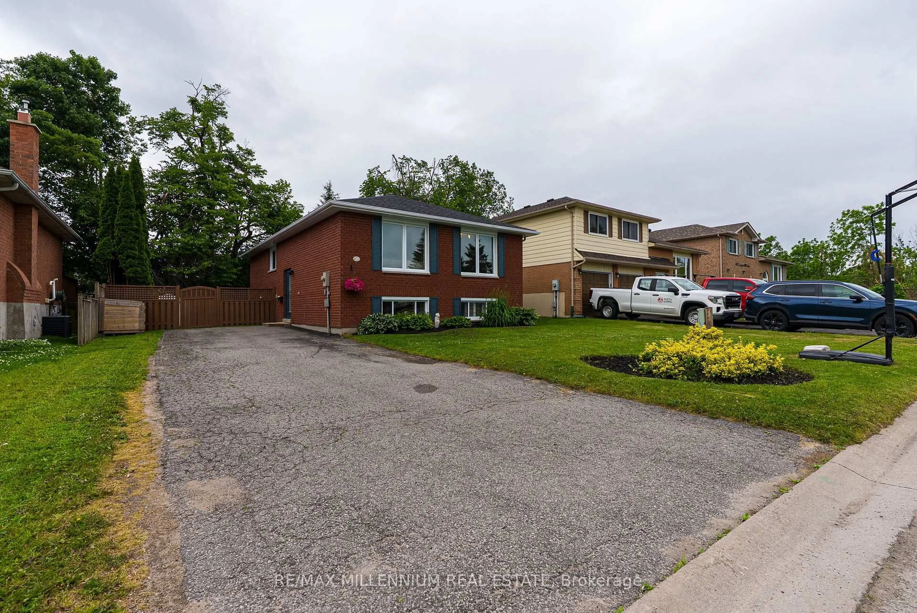 Home with brick exterior material, street for 39 Toboggan Hill Dr, Orillia Ontario L3V 7R1