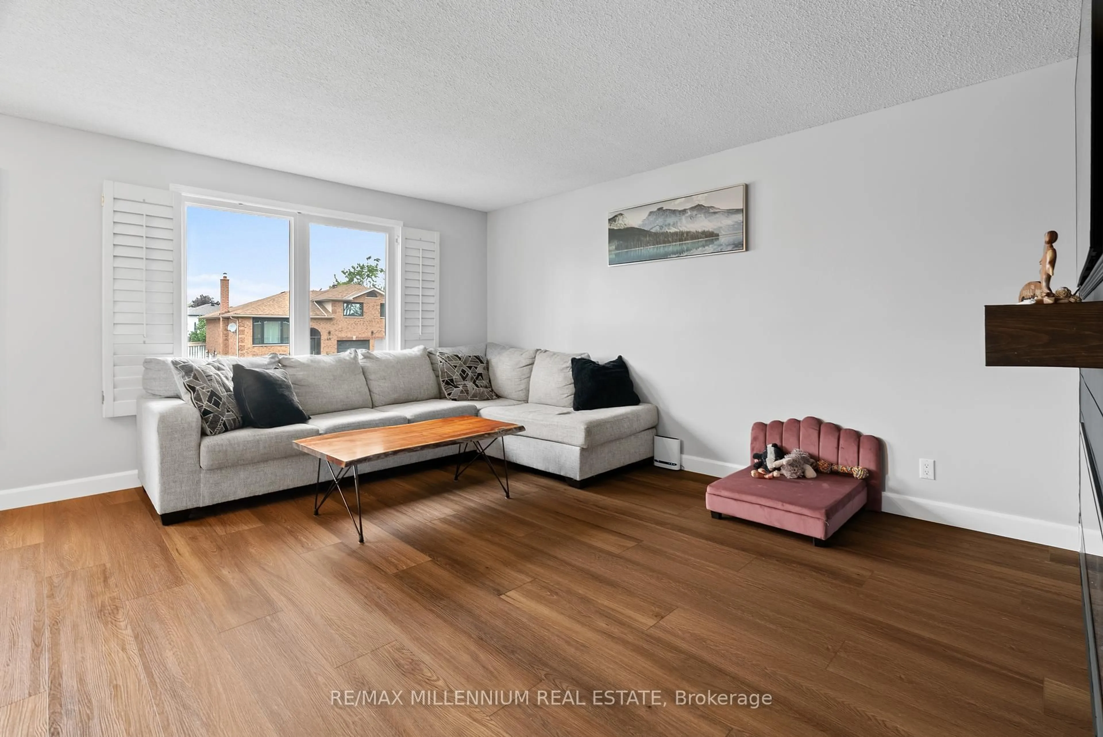 Living room with furniture, unknown for 39 Toboggan Hill Dr, Orillia Ontario L3V 7R1