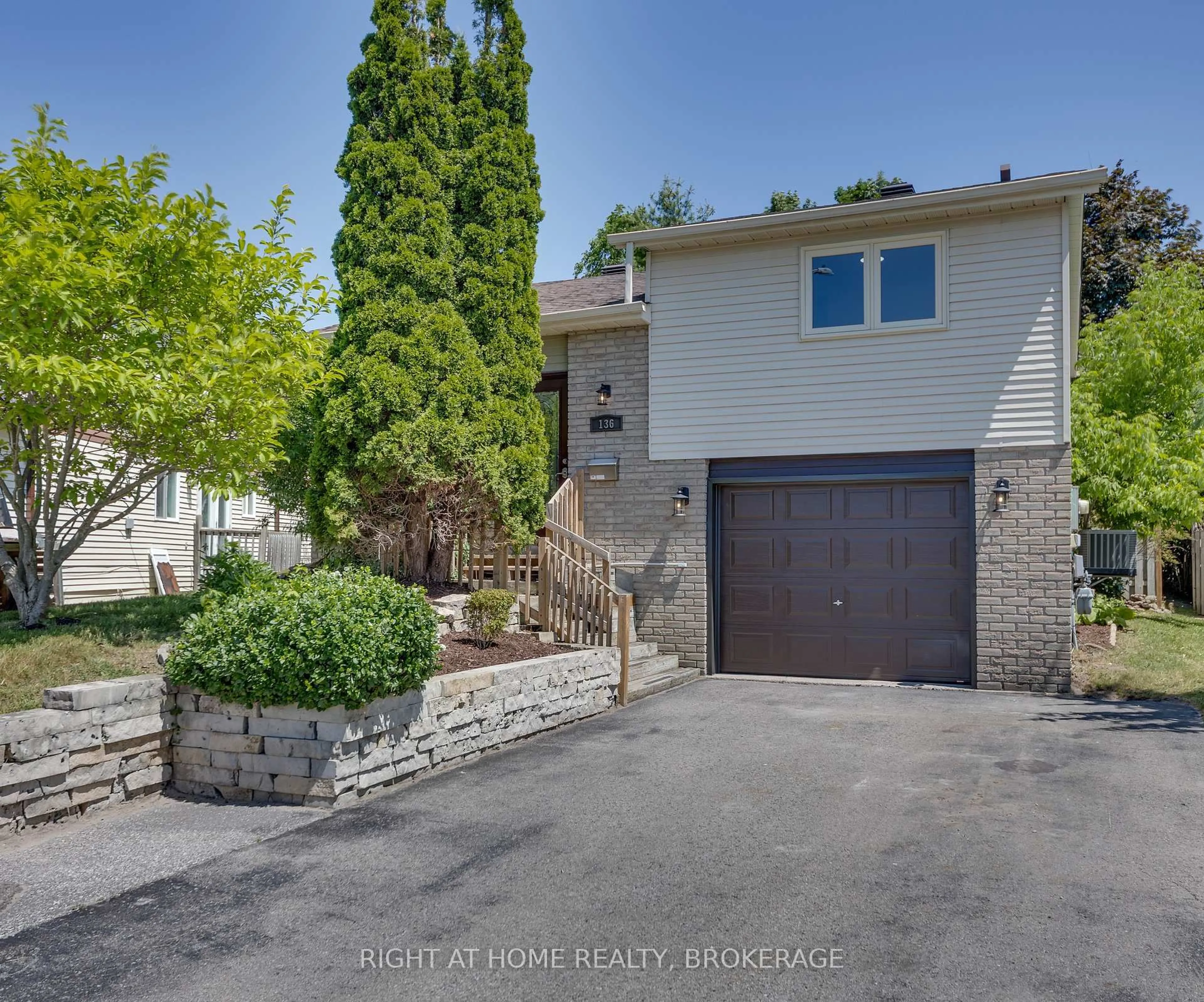 Unknown for 136 Hickling Tr, Barrie Ontario L4M 5T6