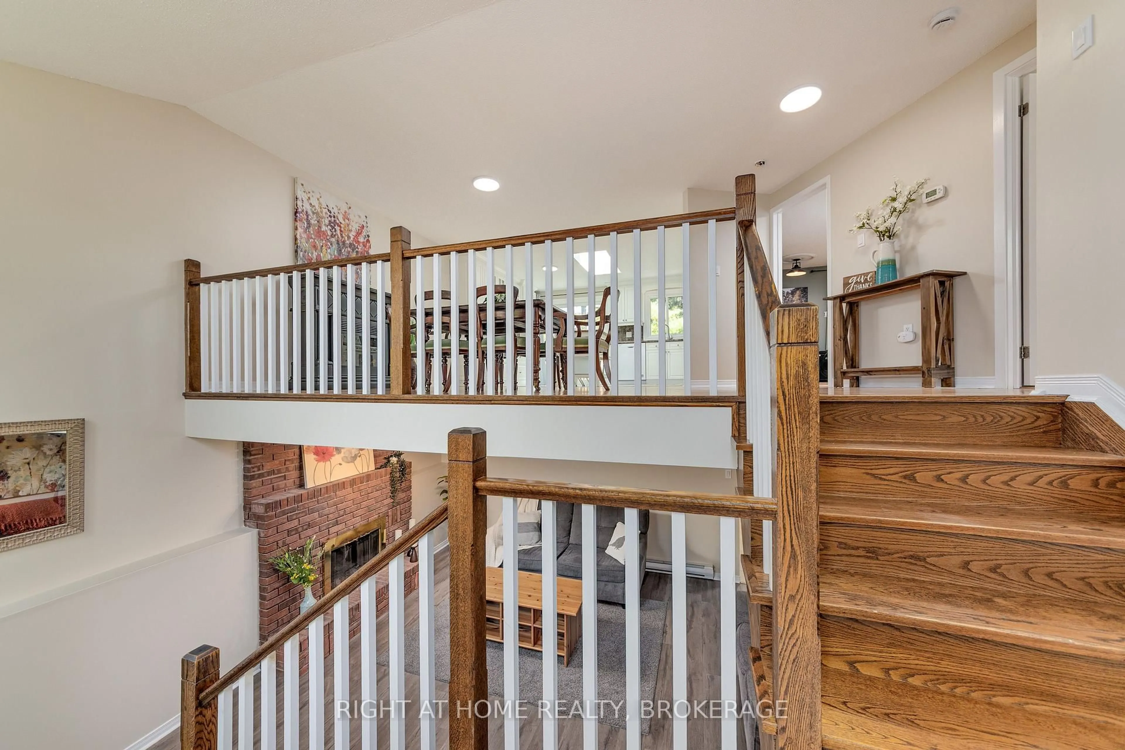 Unknown for 136 Hickling Tr, Barrie Ontario L4M 5T6